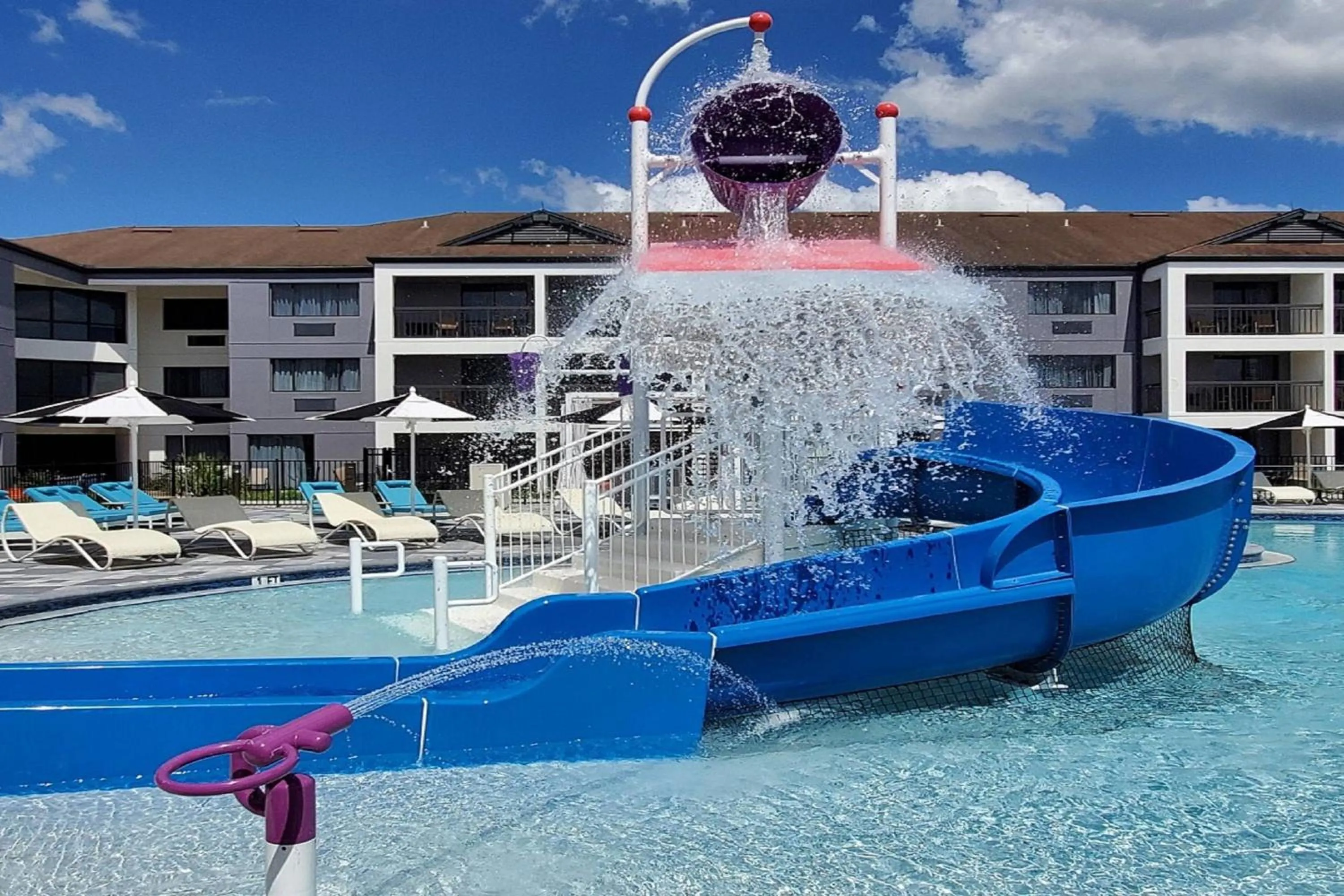 Swimming pool in Courtyard by Marriott Orlando Lake Buena Vista at Vista Centre