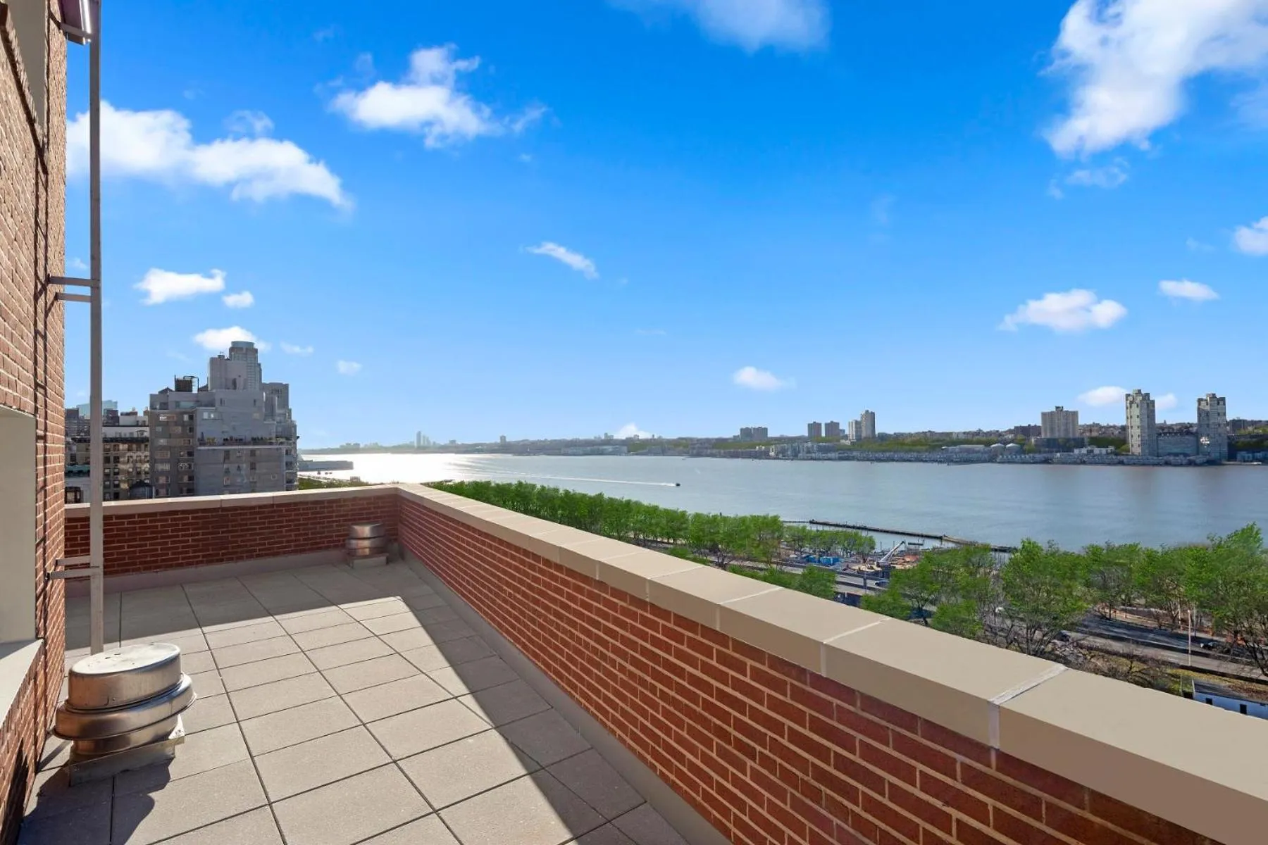Balcony/Terrace in Riverside Tower Hotel