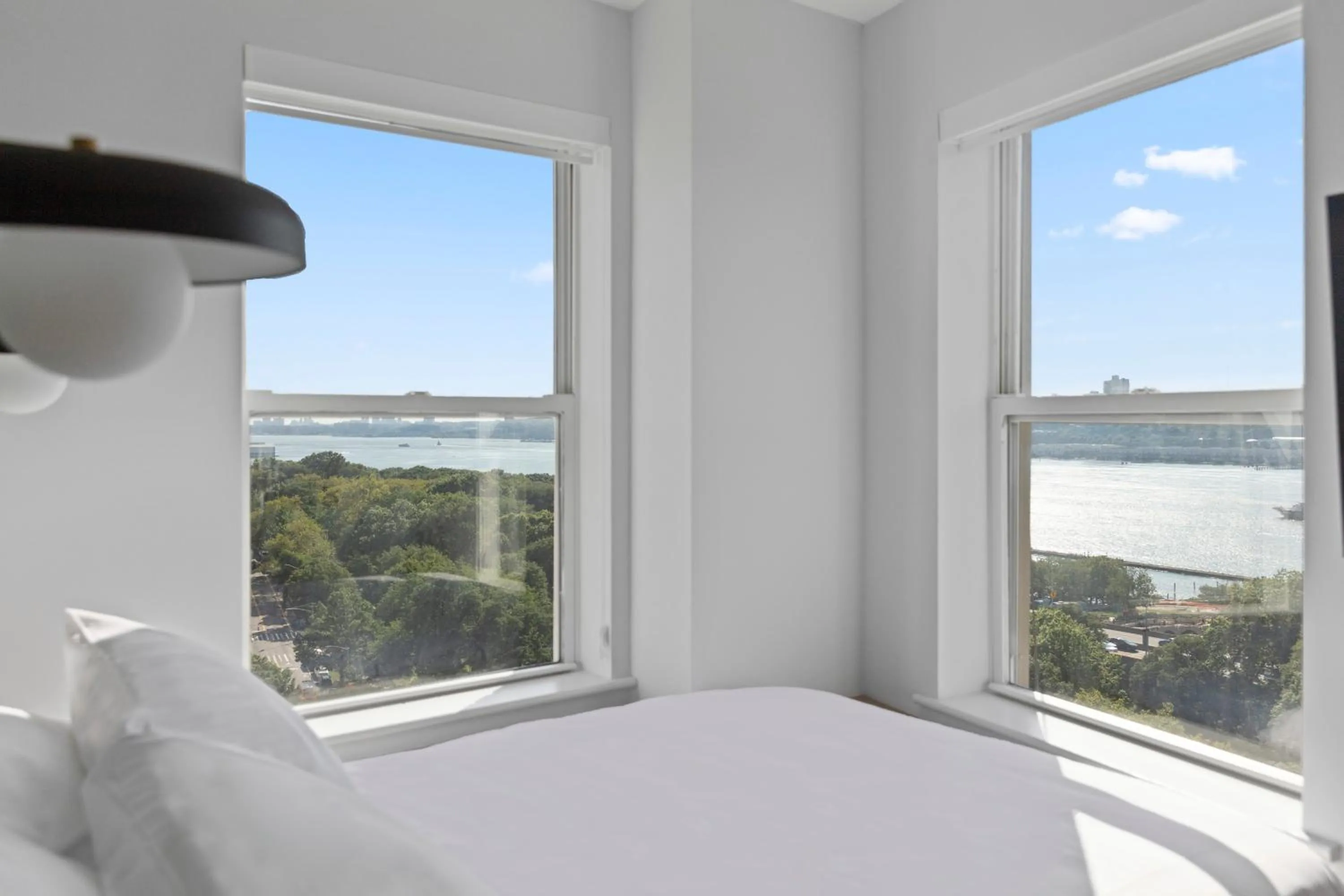 River view, Bed in Riverside Tower Hotel