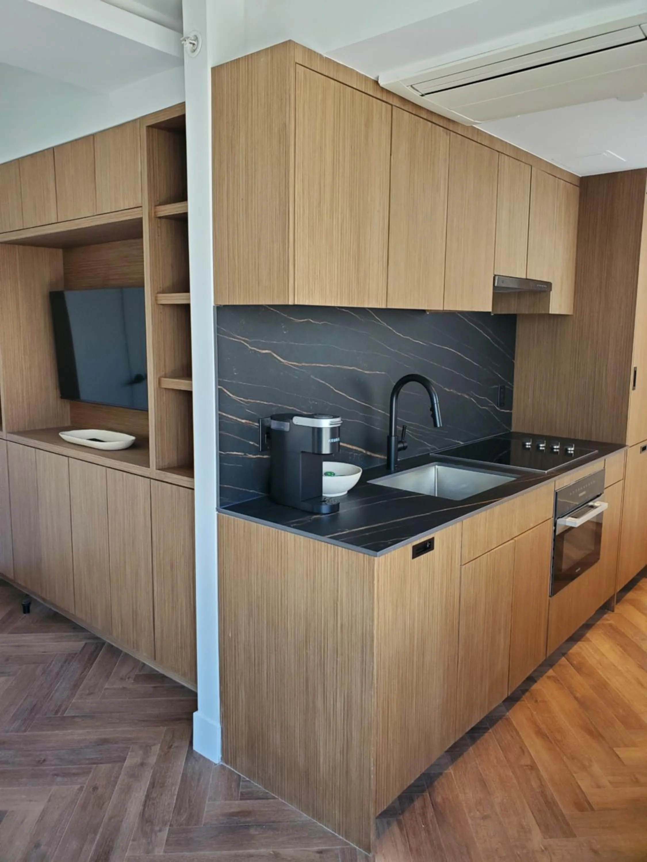 TV and multimedia in Riverside Tower Hotel