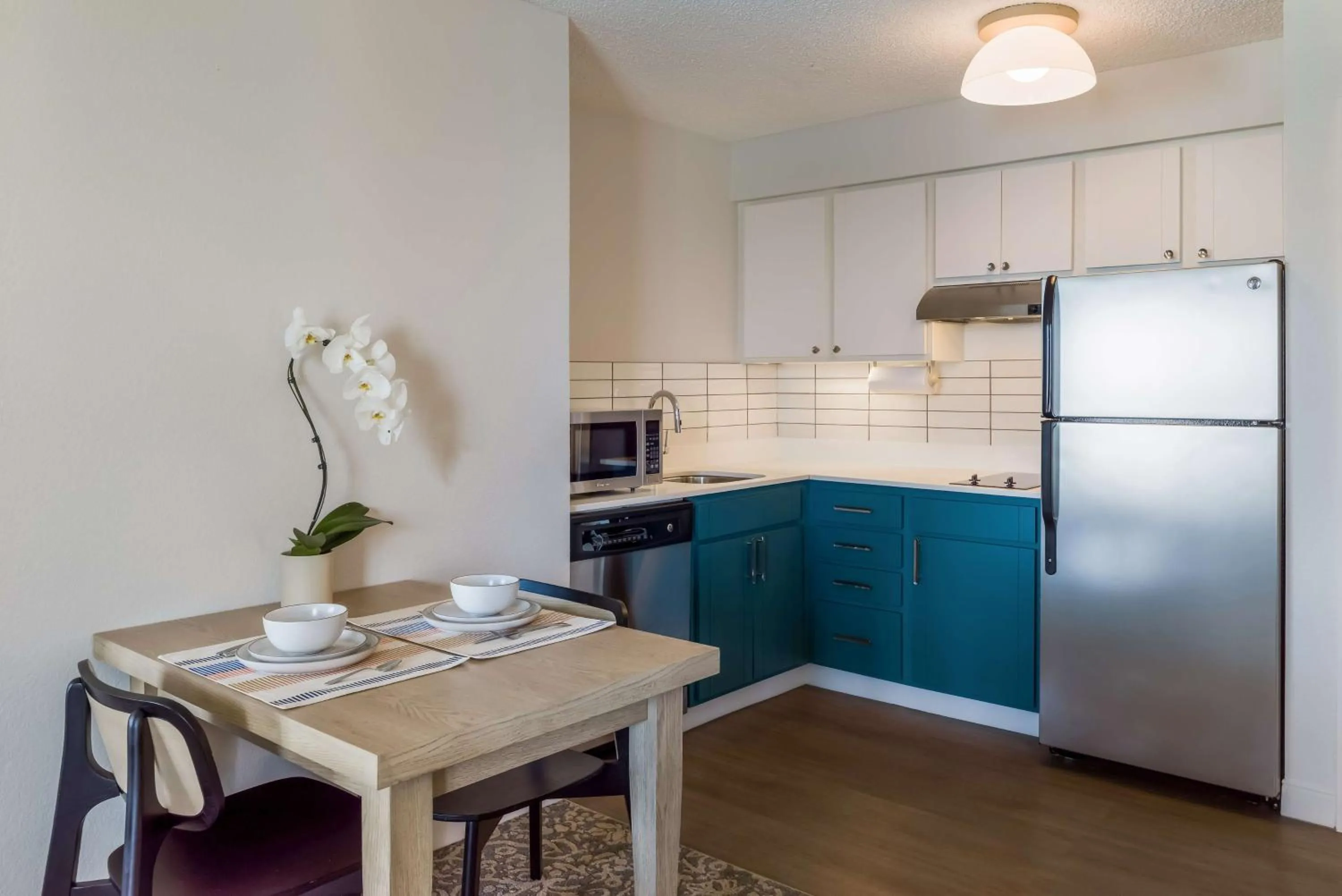 Kitchen or kitchenette in Sonesta ES Suites San Francisco Airport Oyster Point Waterfront