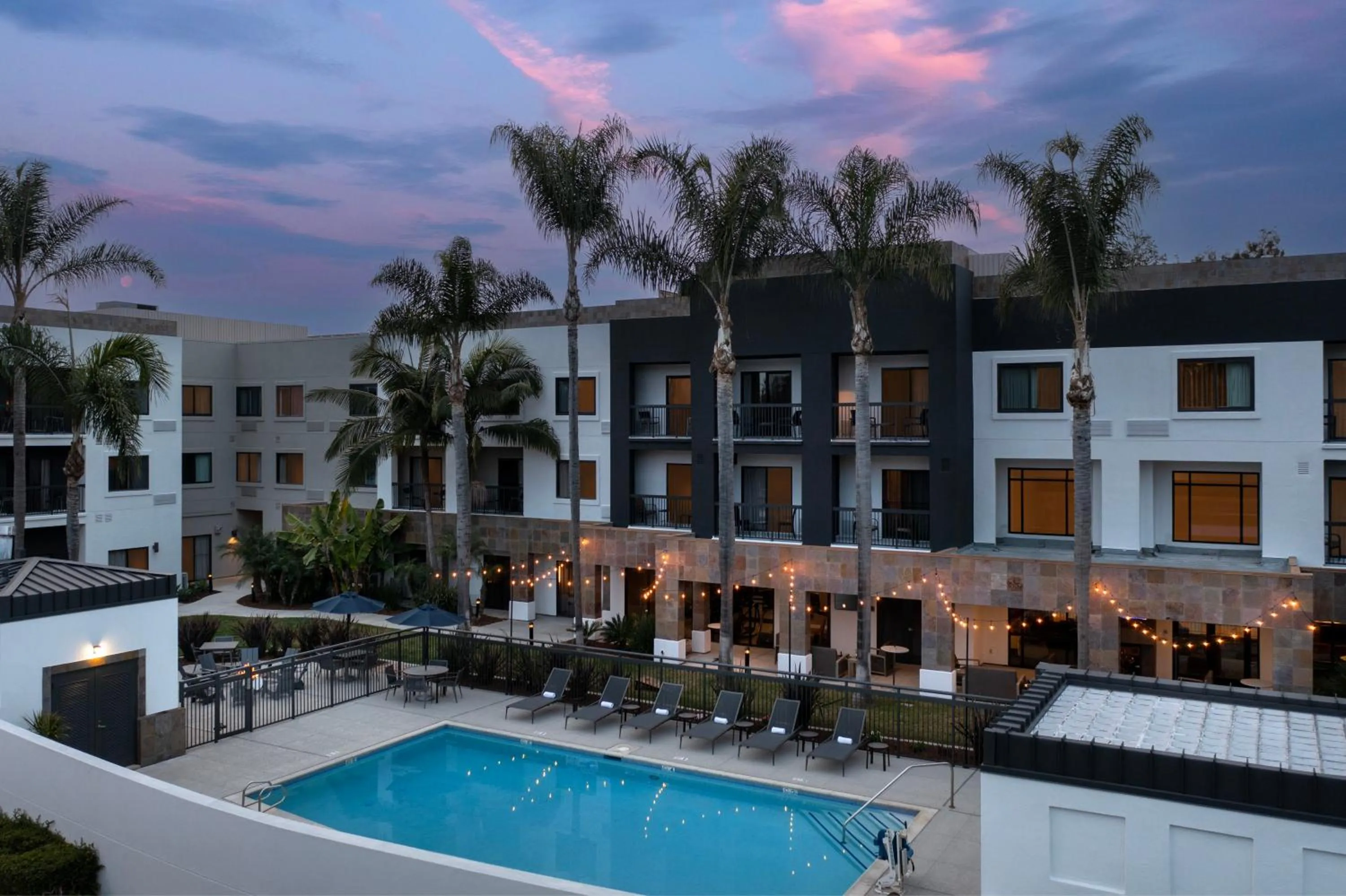 Swimming pool in Courtyard by Marriott San Diego Carlsbad