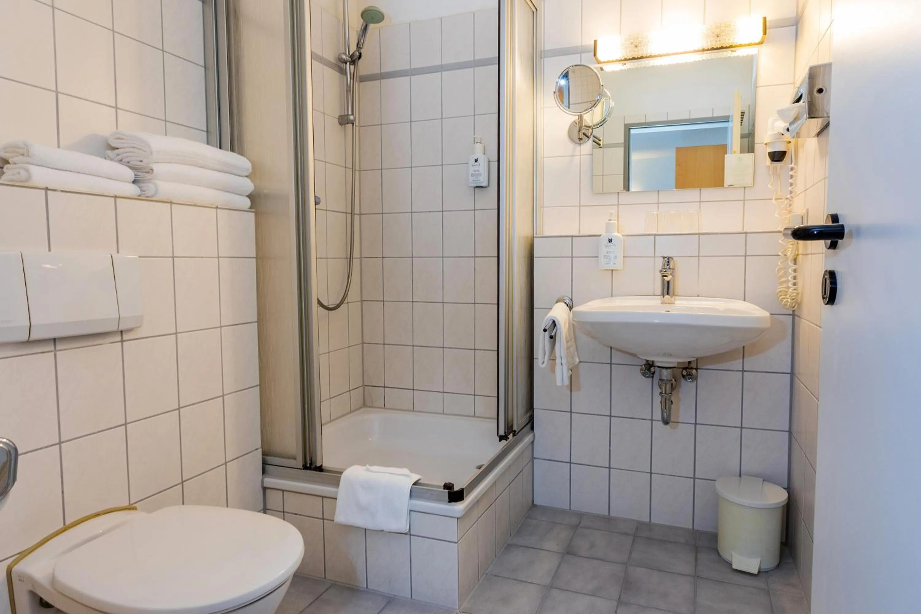 Bathroom in Hotel & Wirtshaus Hansen