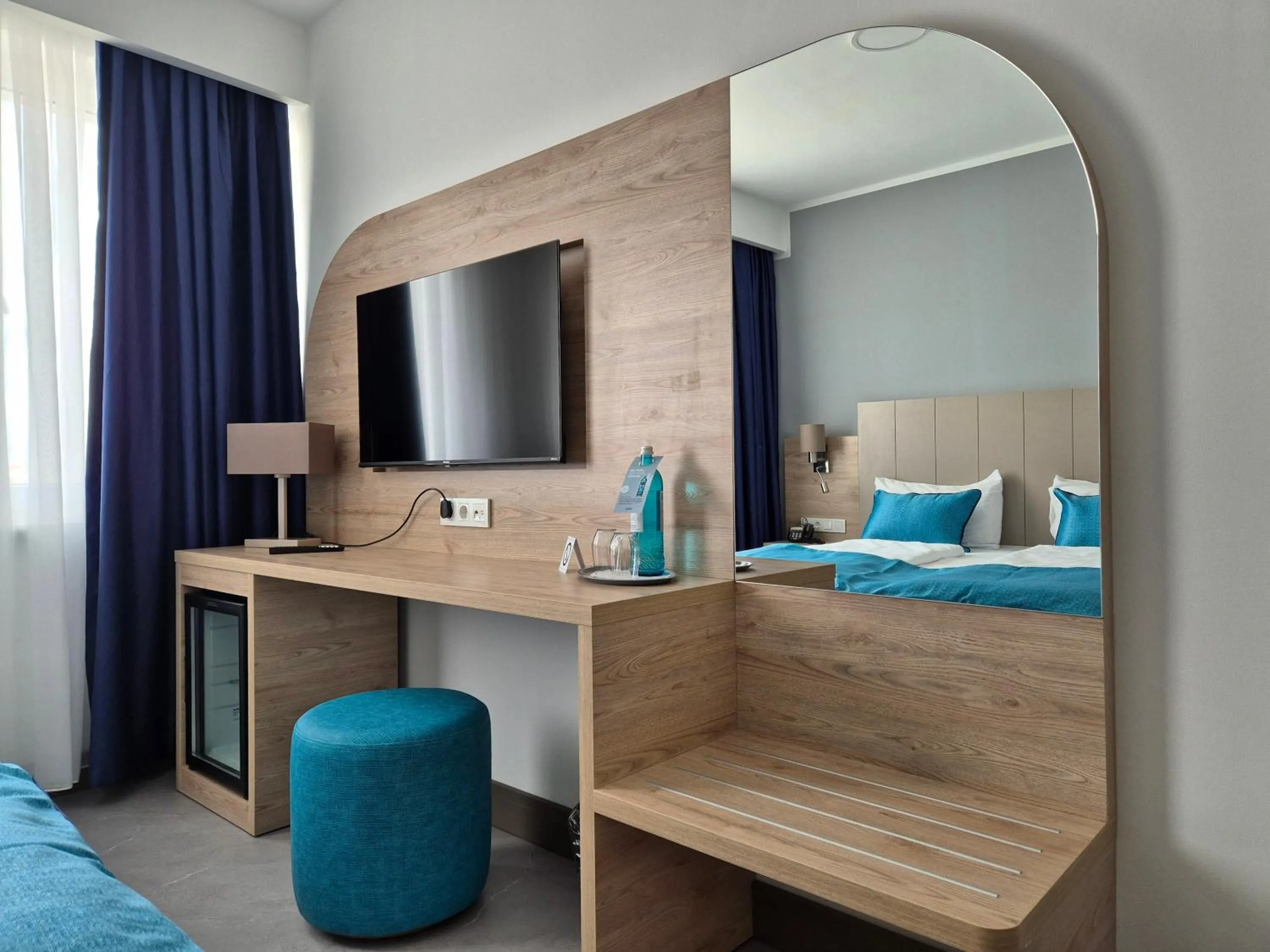 TV and multimedia, Bed in Hotel Atlas Halle