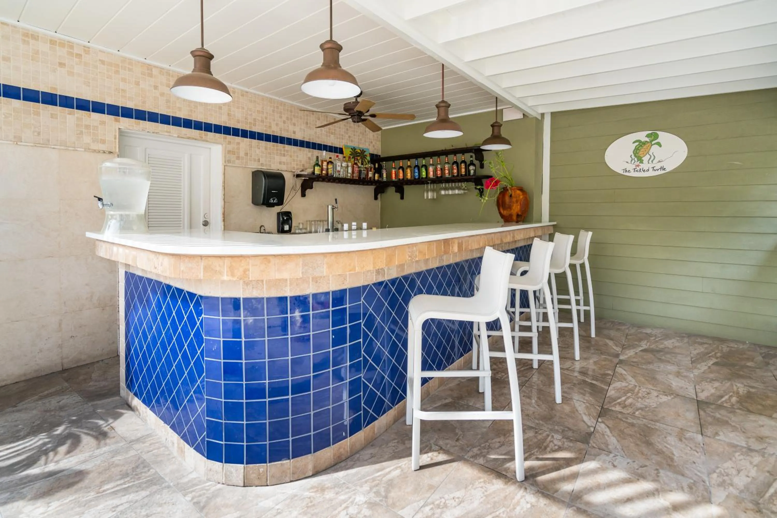 Lounge or bar in Pineapple Beach Club - All Inclusive - Adults Only