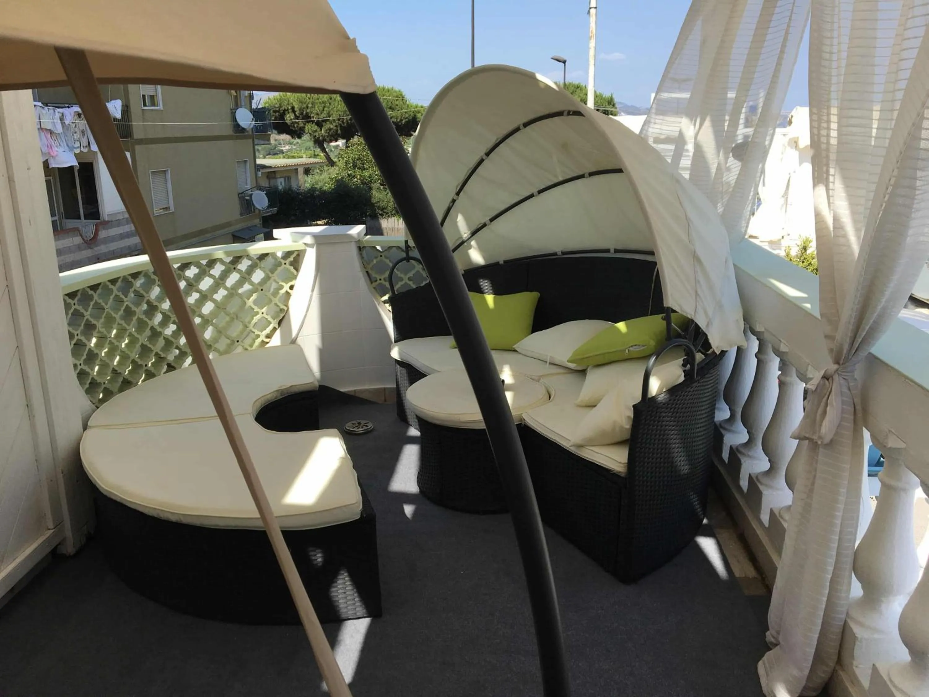 Patio in Residence R&B Tyrrhenum