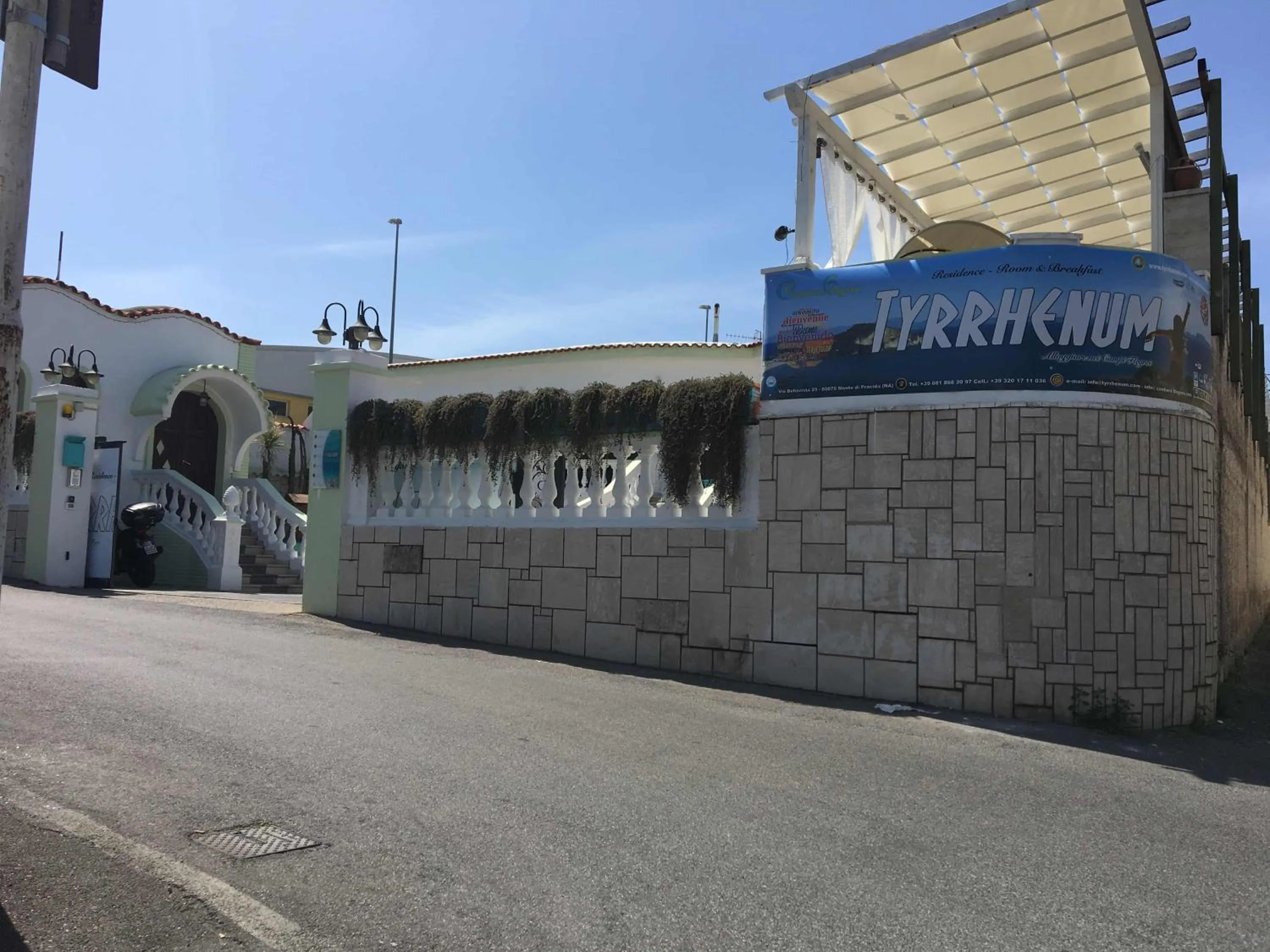 Facade/entrance in Residence R&B Tyrrhenum