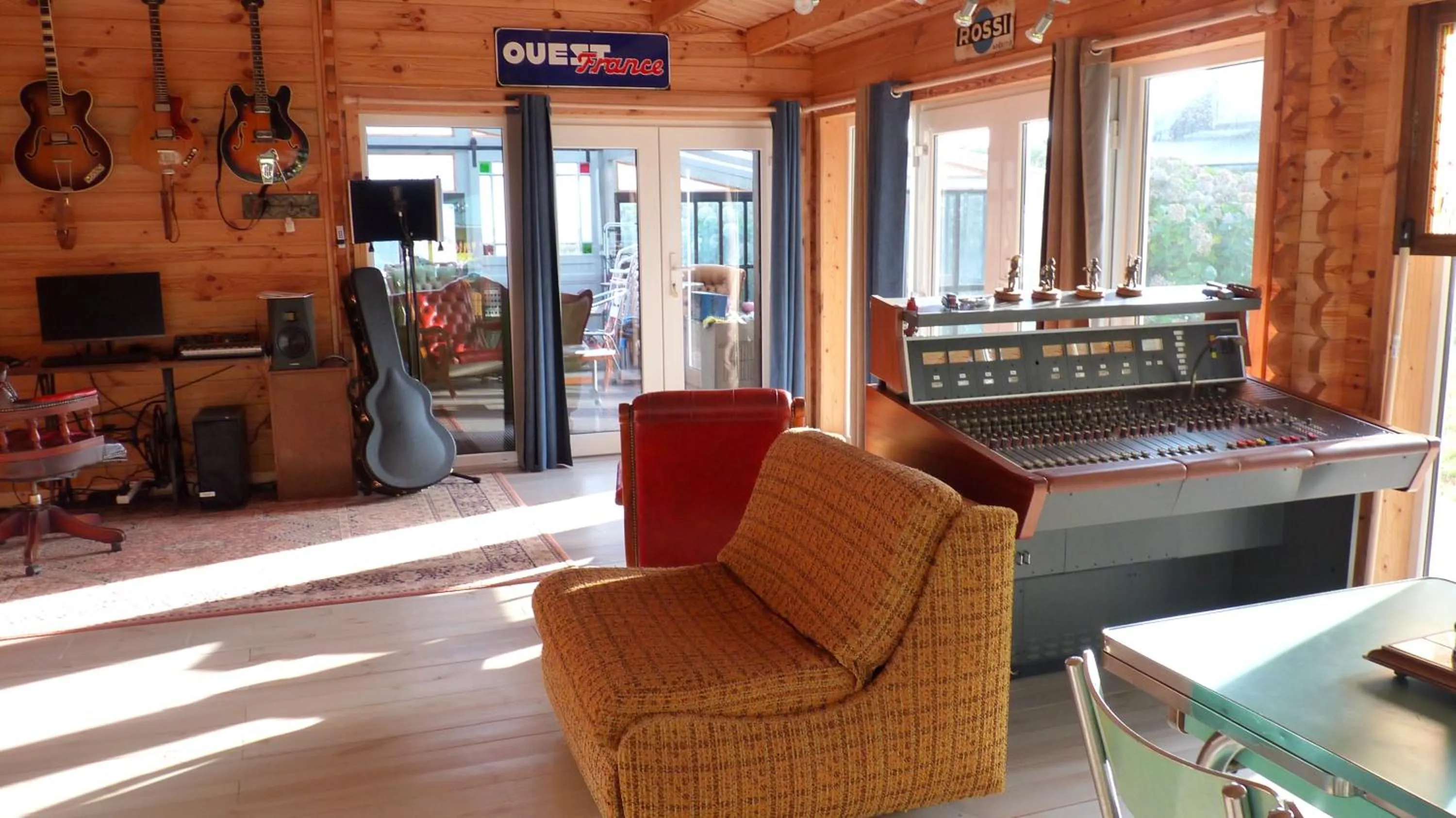 Seating area in La maison des musiciens