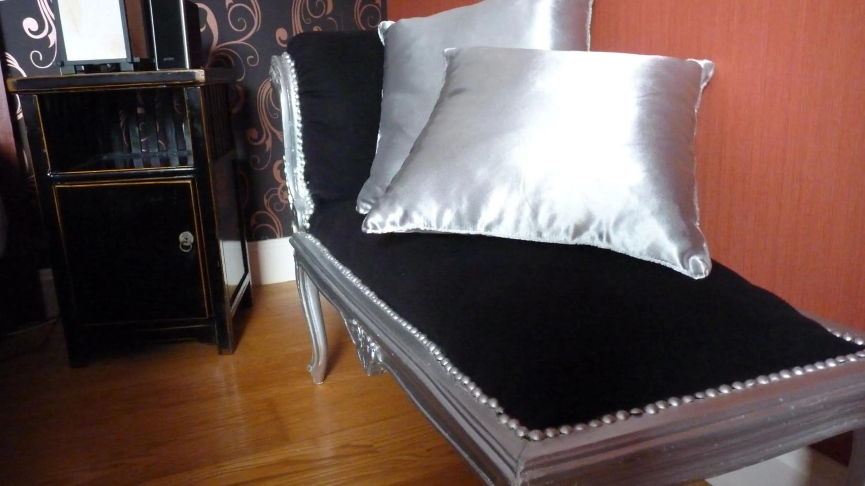 Bedroom, Bed in La maison des musiciens