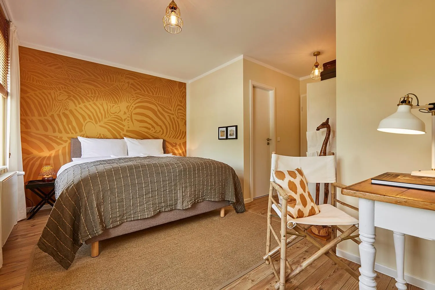 Photo of the whole room, Bed in mein.lychen