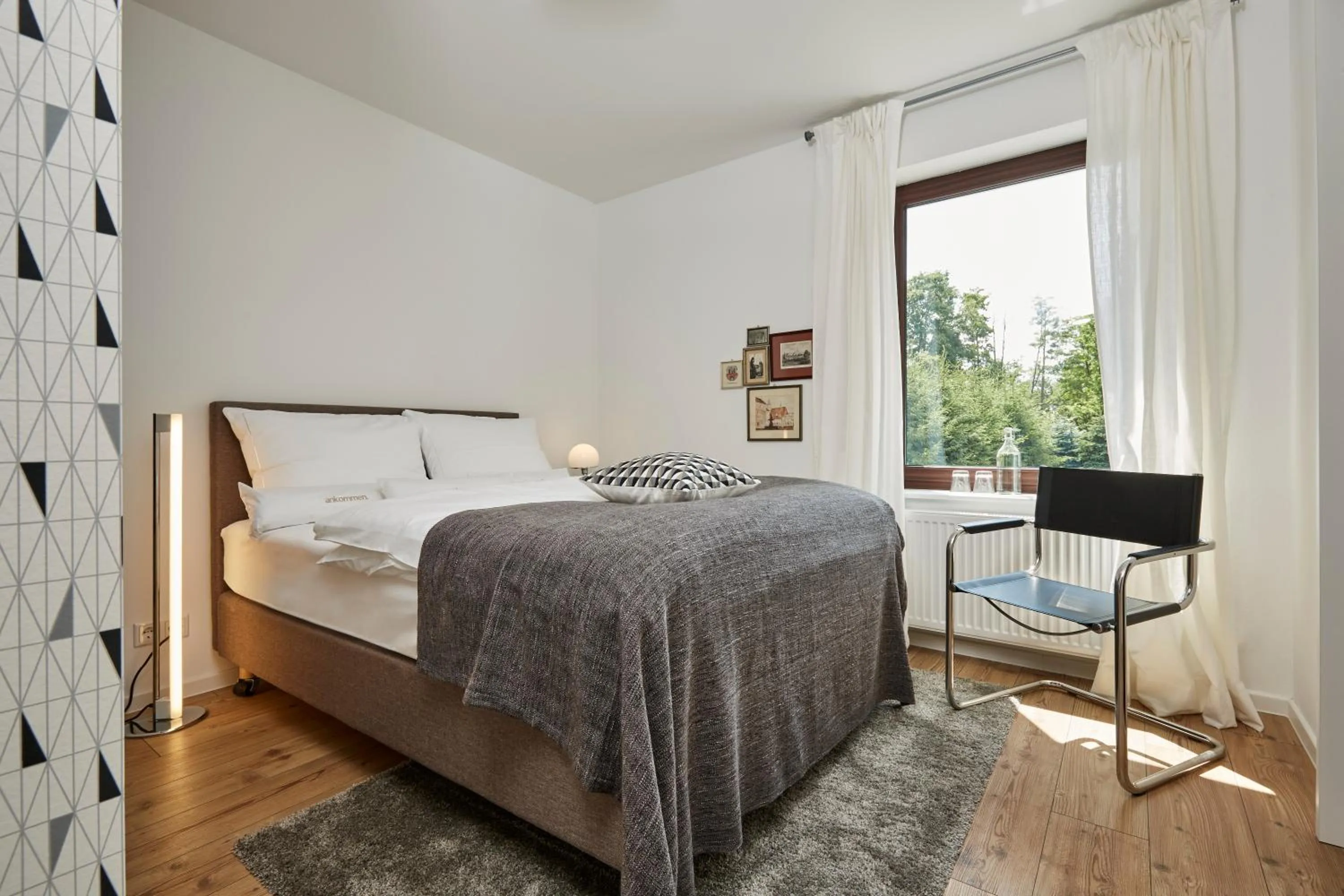 Photo of the whole room, Bed in mein.lychen