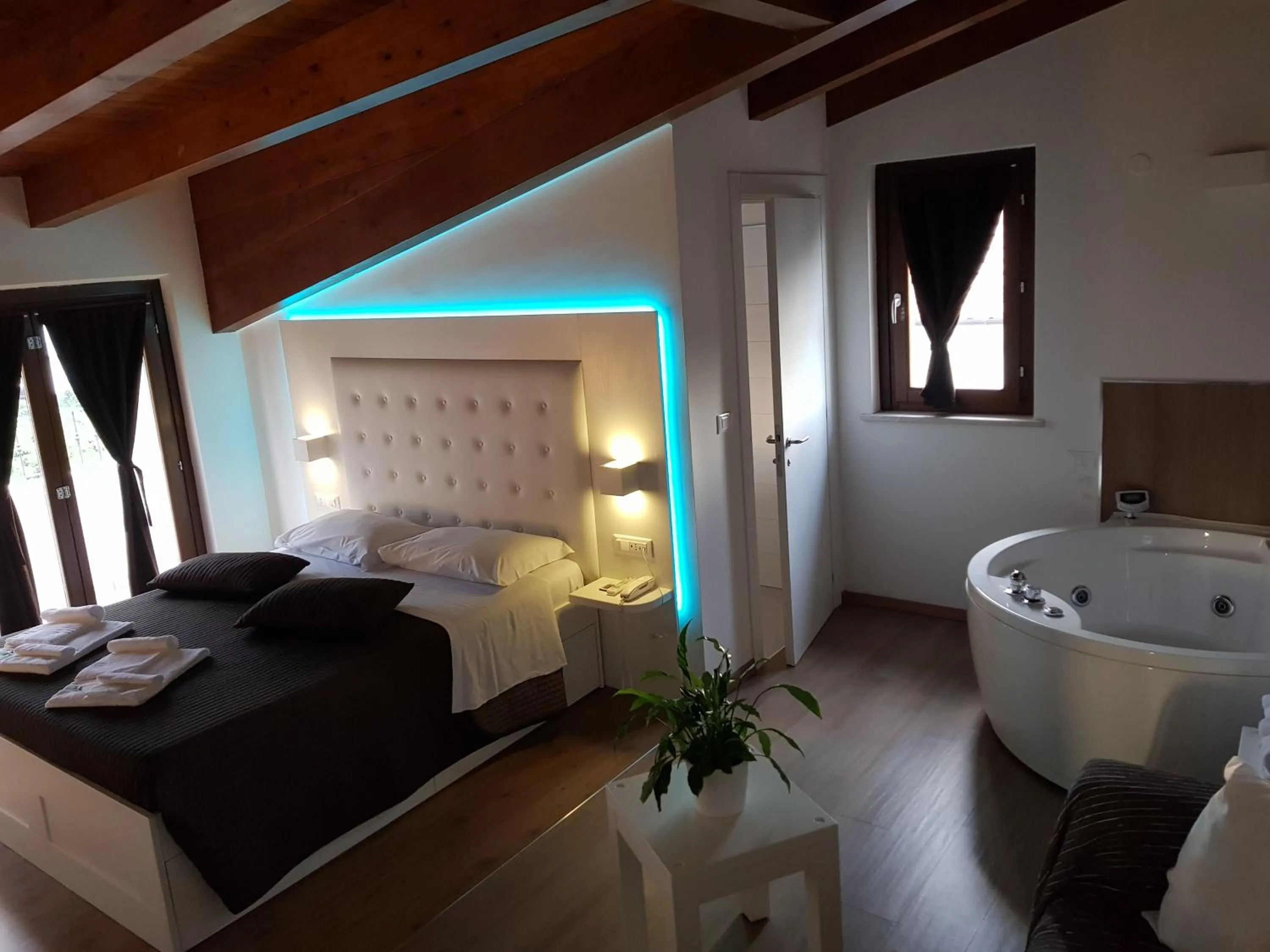 Photo of the whole room, Bed in Boutique Hotel e Spa Città Bianca