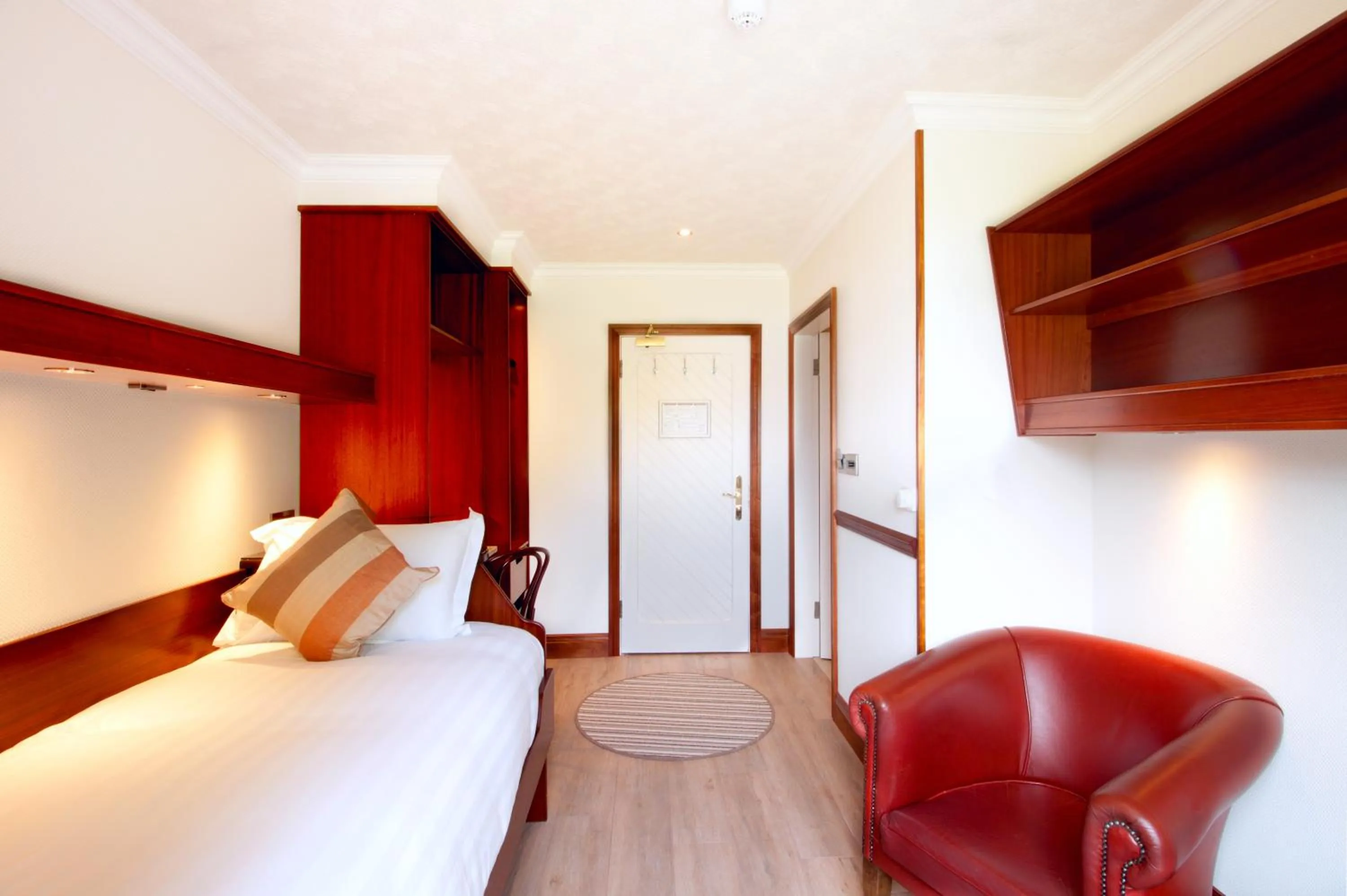 Bedroom, Bed in The Lodge @ Harvey's Point