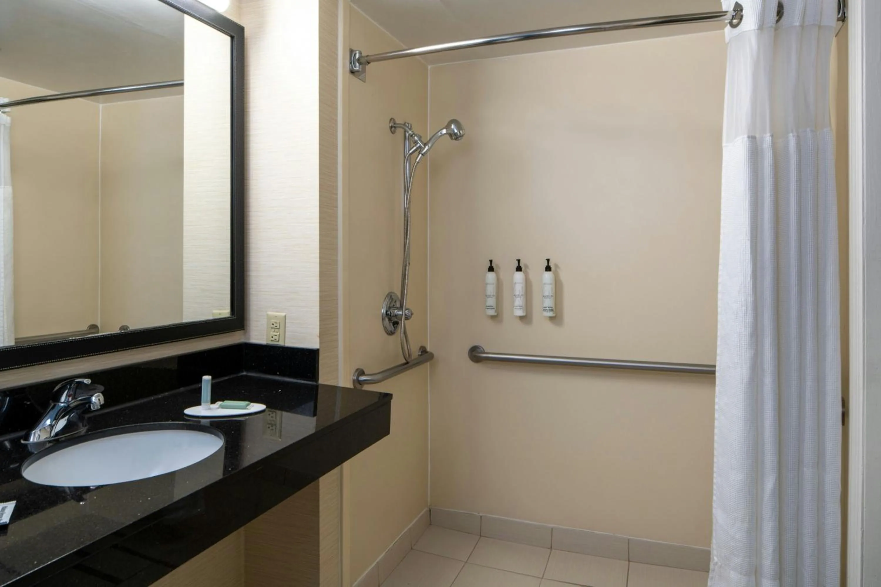 Bathroom in Fairfield Inn and Suites Atlanta Airport South/Sullivan Road