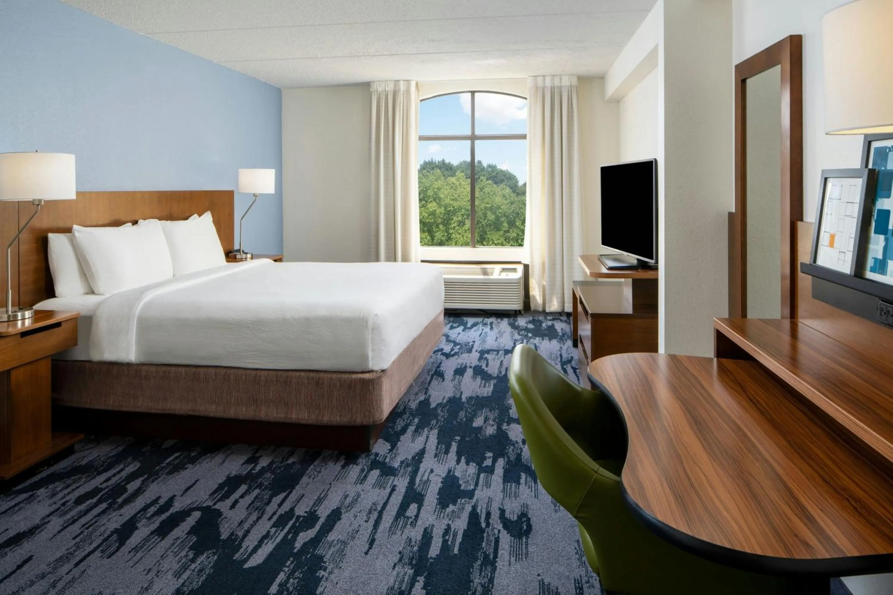 Photo of the whole room, Bed in Fairfield Inn and Suites Atlanta Airport South/Sullivan Road