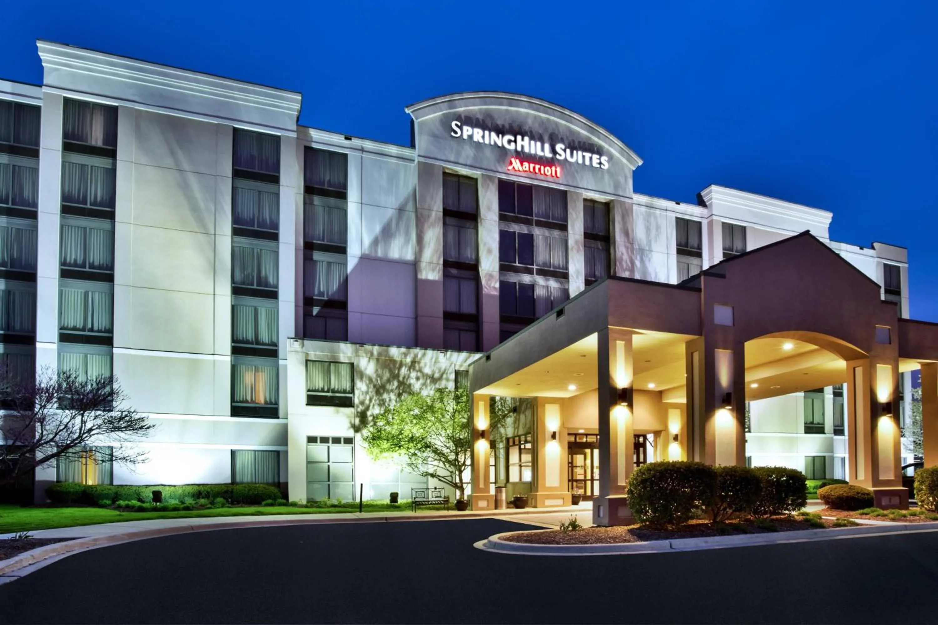 Property building in SpringHill Suites by Marriott Chicago Southwest at Burr Ridge Hinsdale