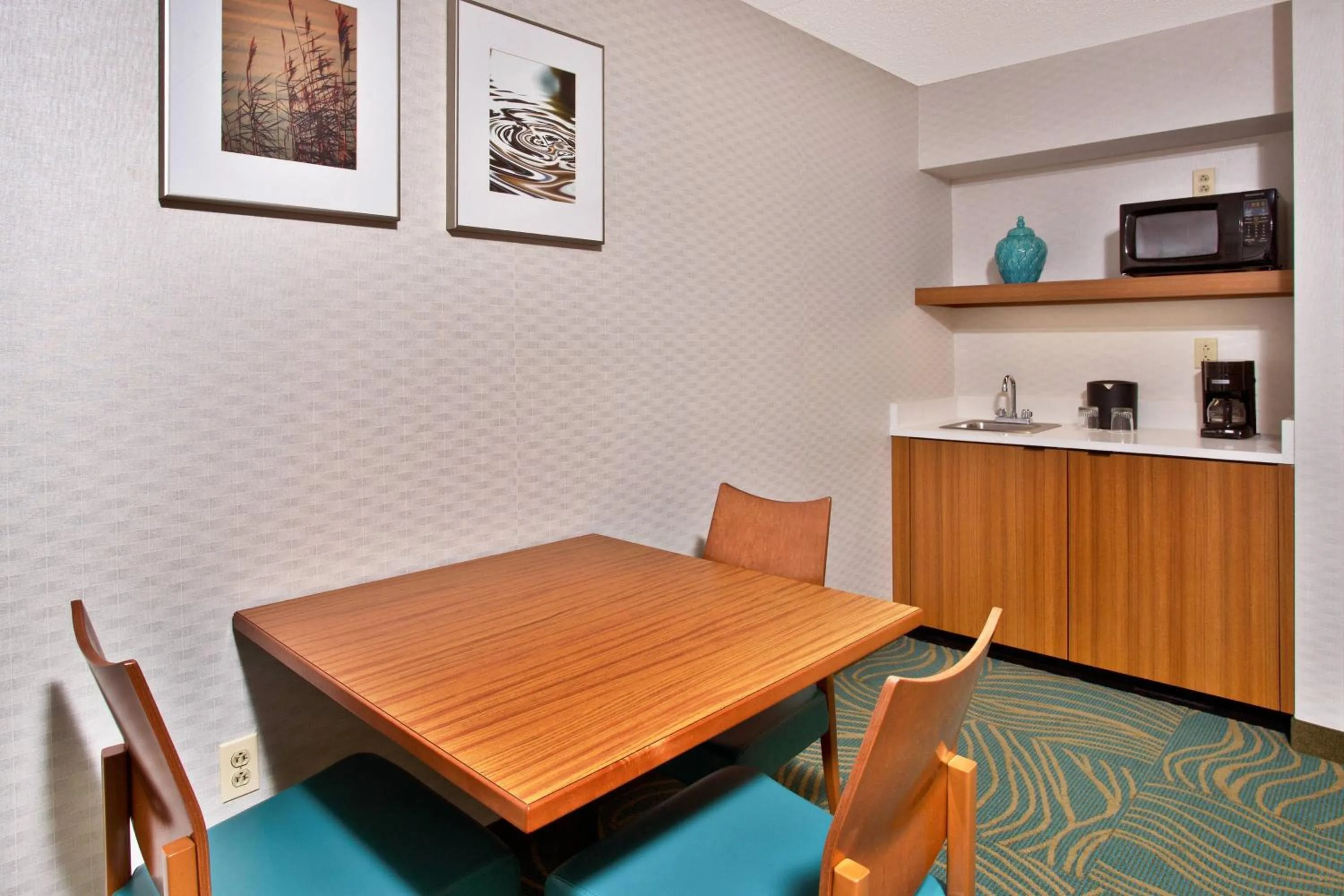 Photo of the whole room in SpringHill Suites by Marriott Chicago Southwest at Burr Ridge Hinsdale