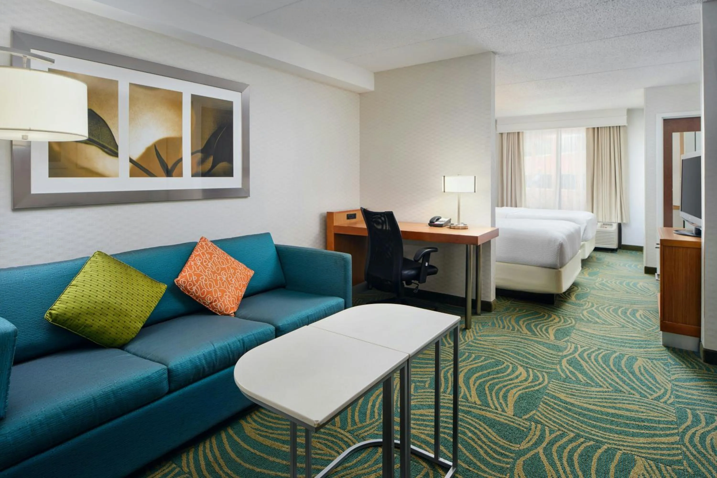 Living room, Bed in SpringHill Suites by Marriott Chicago Southwest at Burr Ridge Hinsdale