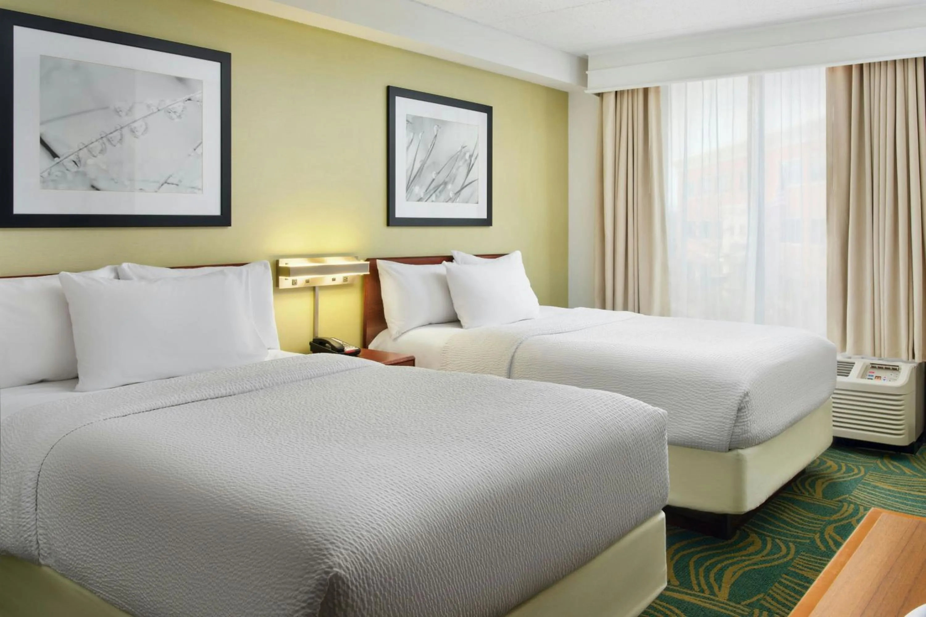 Photo of the whole room, Bed in SpringHill Suites by Marriott Chicago Southwest at Burr Ridge Hinsdale