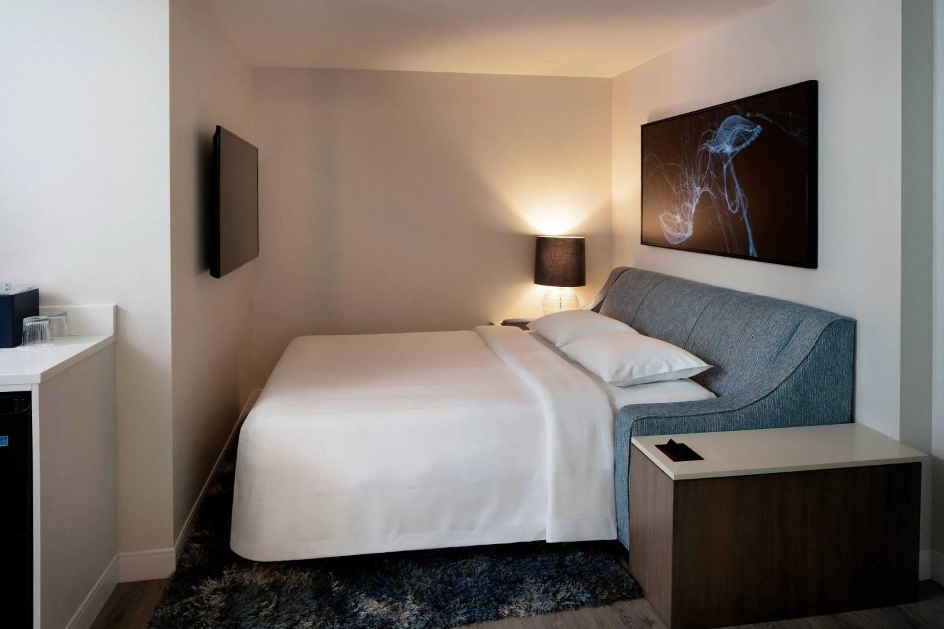 Photo of the whole room, Bed in Hollywood Beach Marriott