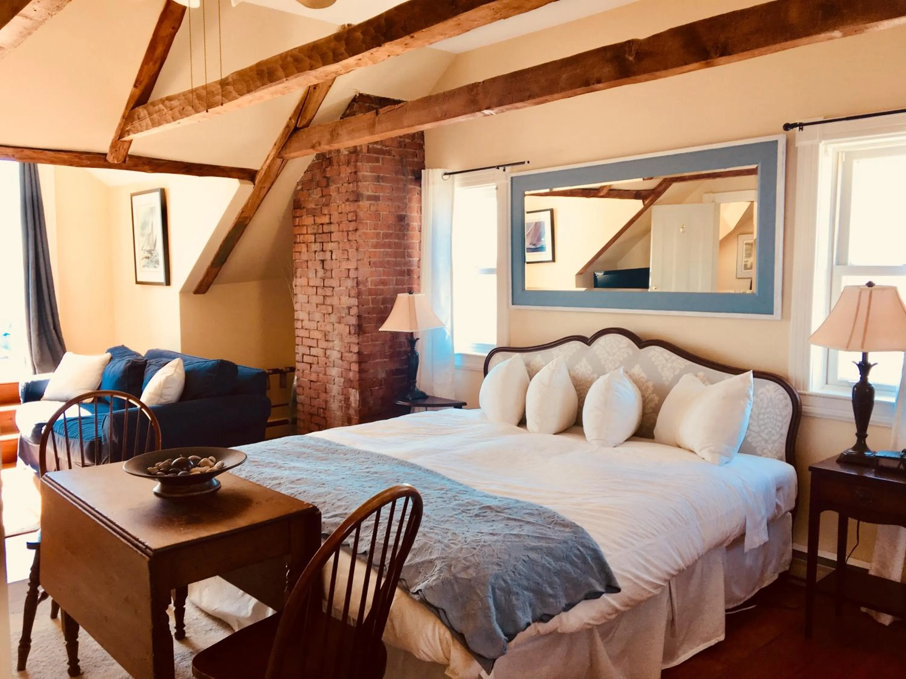 Photo of the whole room, Bed in Treadwell Inn