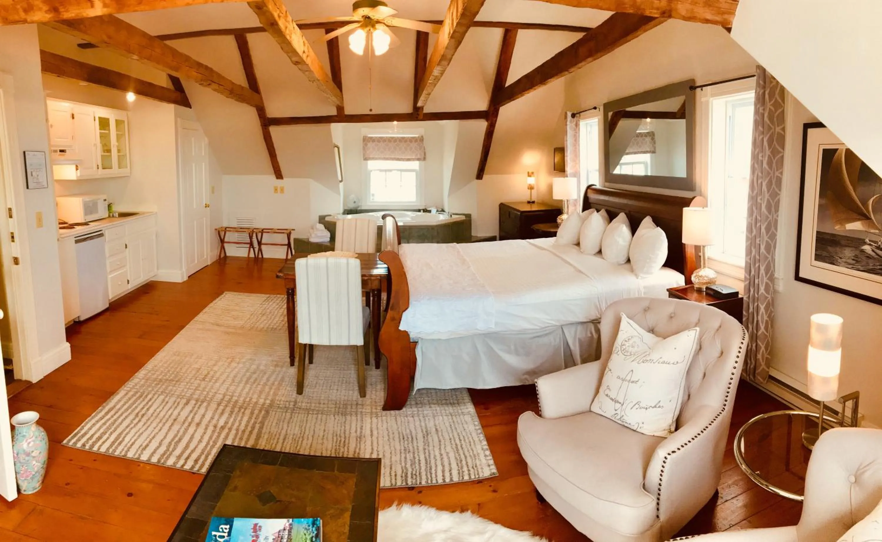 Photo of the whole room, Bed in Treadwell Inn