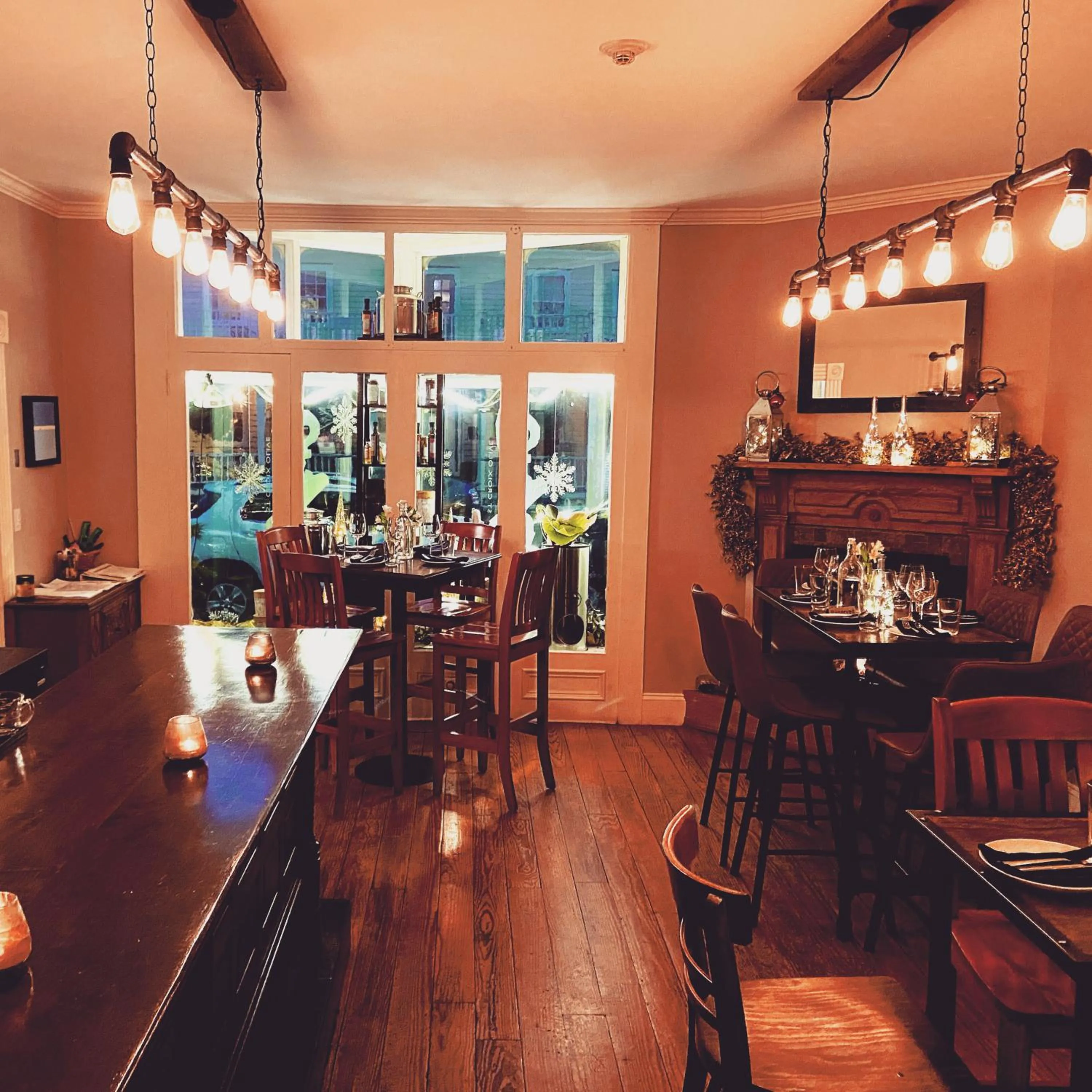 Lounge or bar in Treadwell Inn