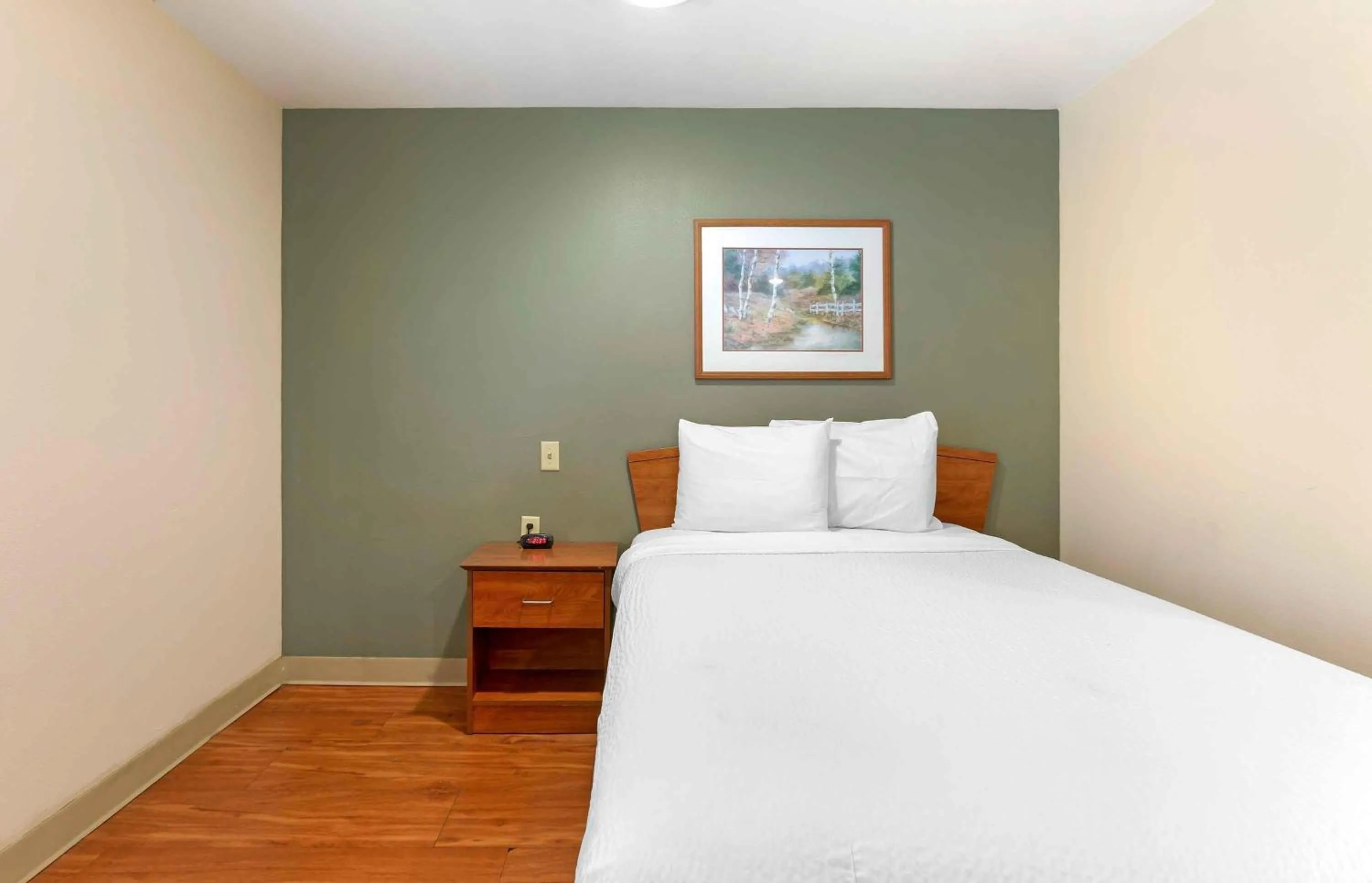 Bedroom, Bed in Extended Stay America Select Suites - Phoenix - West