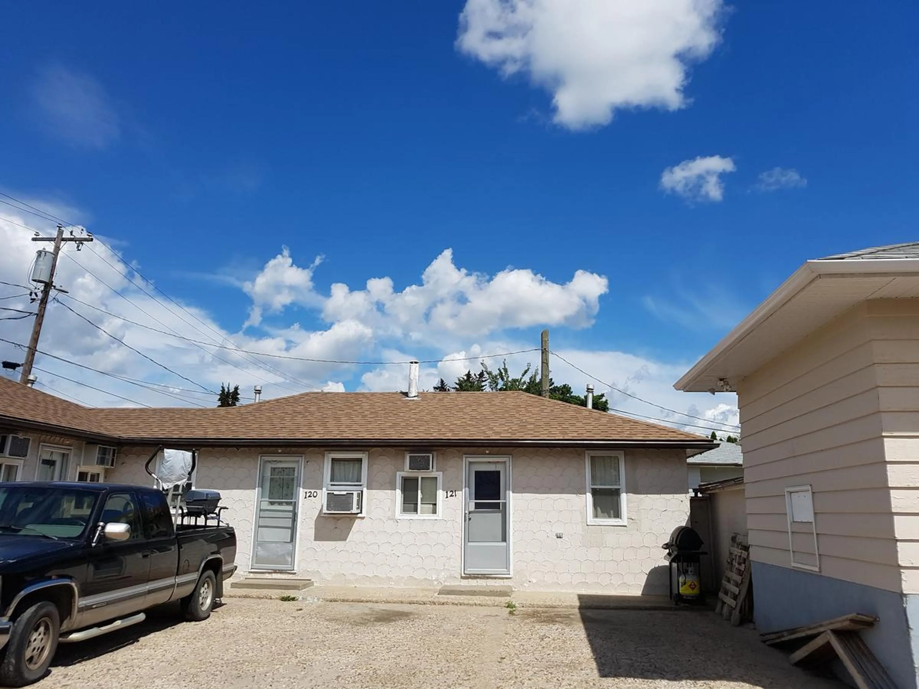 Property building in Hat Motel