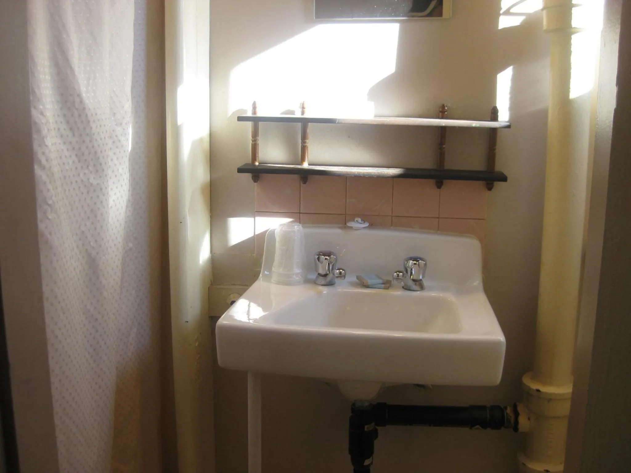 Bathroom in Hat Motel