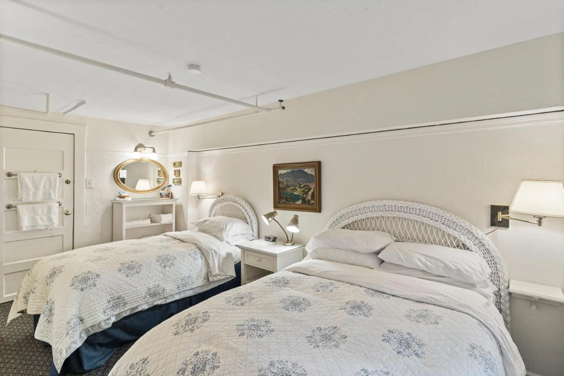 Photo of the whole room, Bed in Golden Gate Hotel