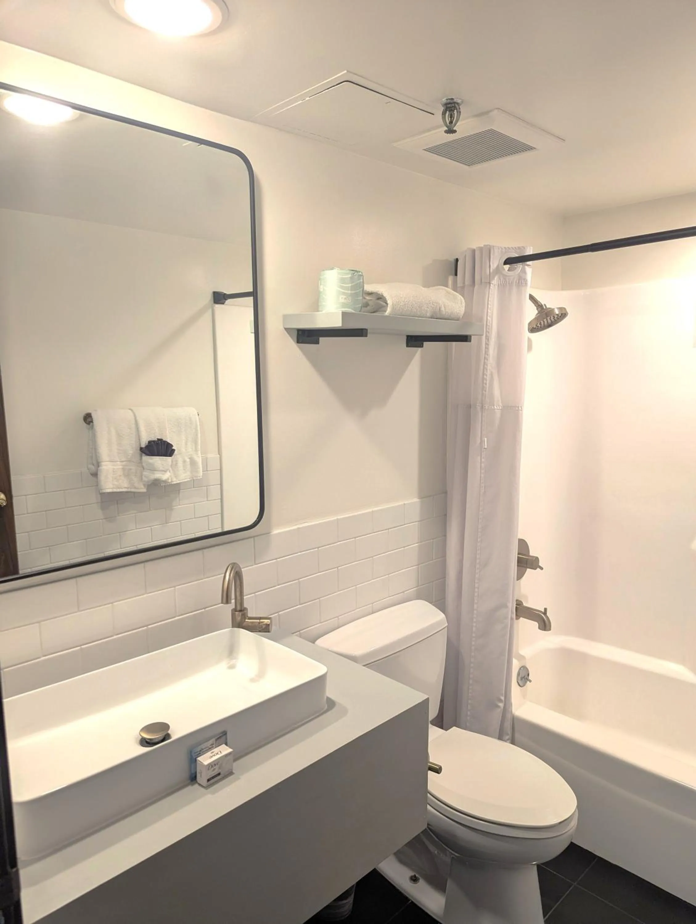 Bathroom in The Clarendon Hotel & Spa, BW Signature Collection