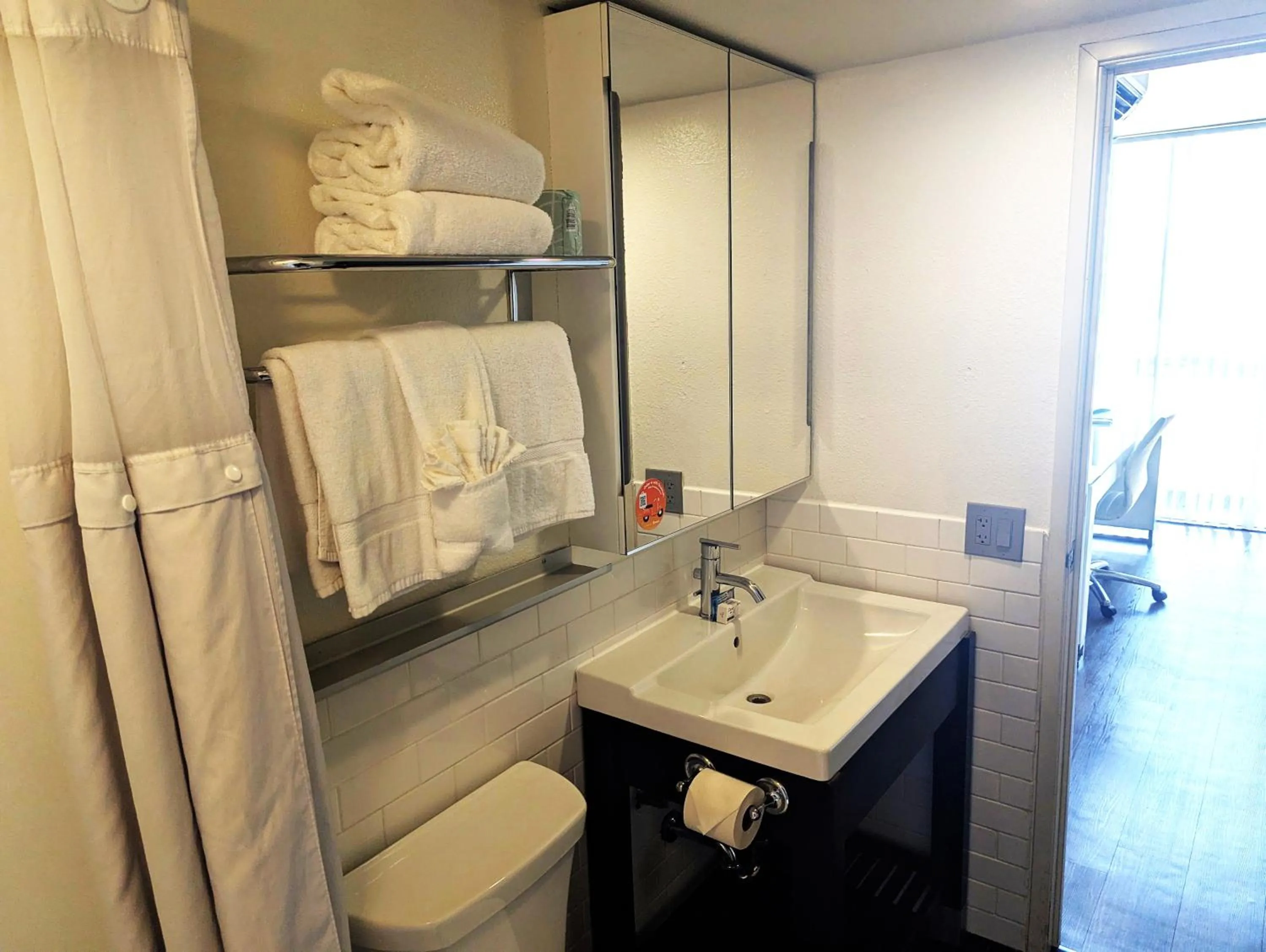 Bathroom in The Clarendon Hotel & Spa, BW Signature Collection