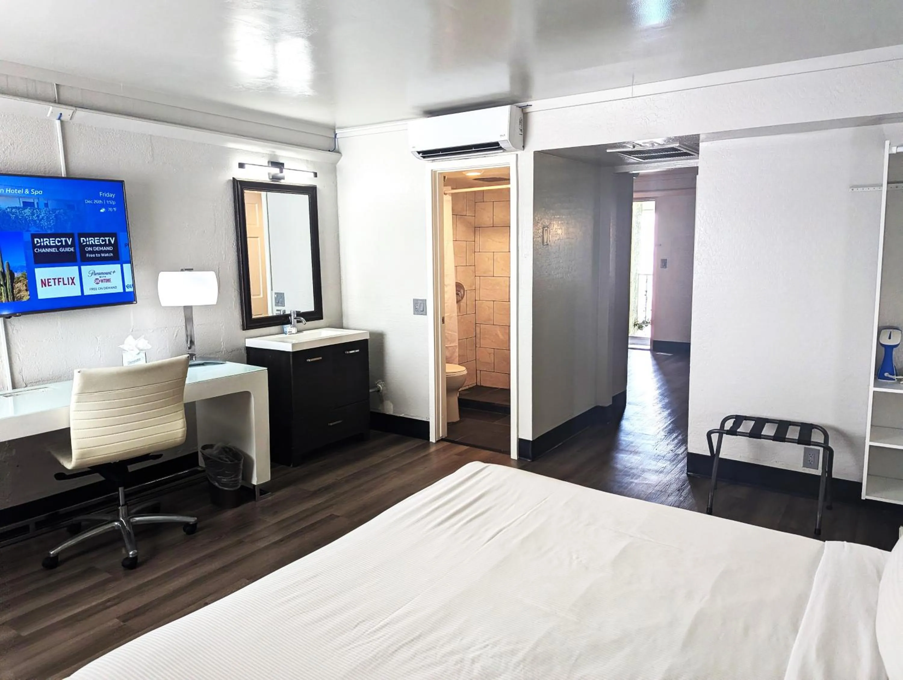 Bedroom, Bed in The Clarendon Hotel & Spa, BW Signature Collection