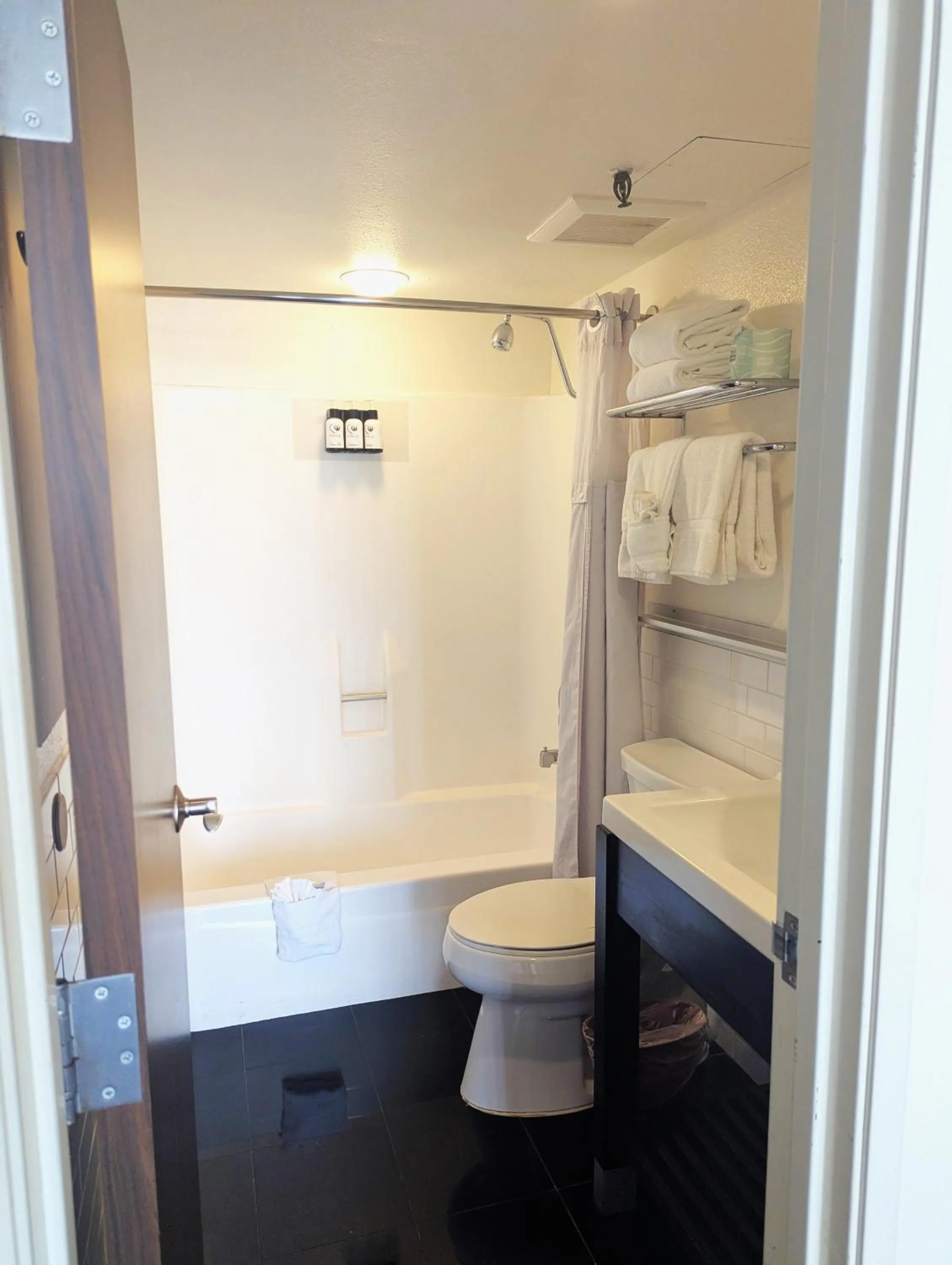 Bath in The Clarendon Hotel & Spa, BW Signature Collection