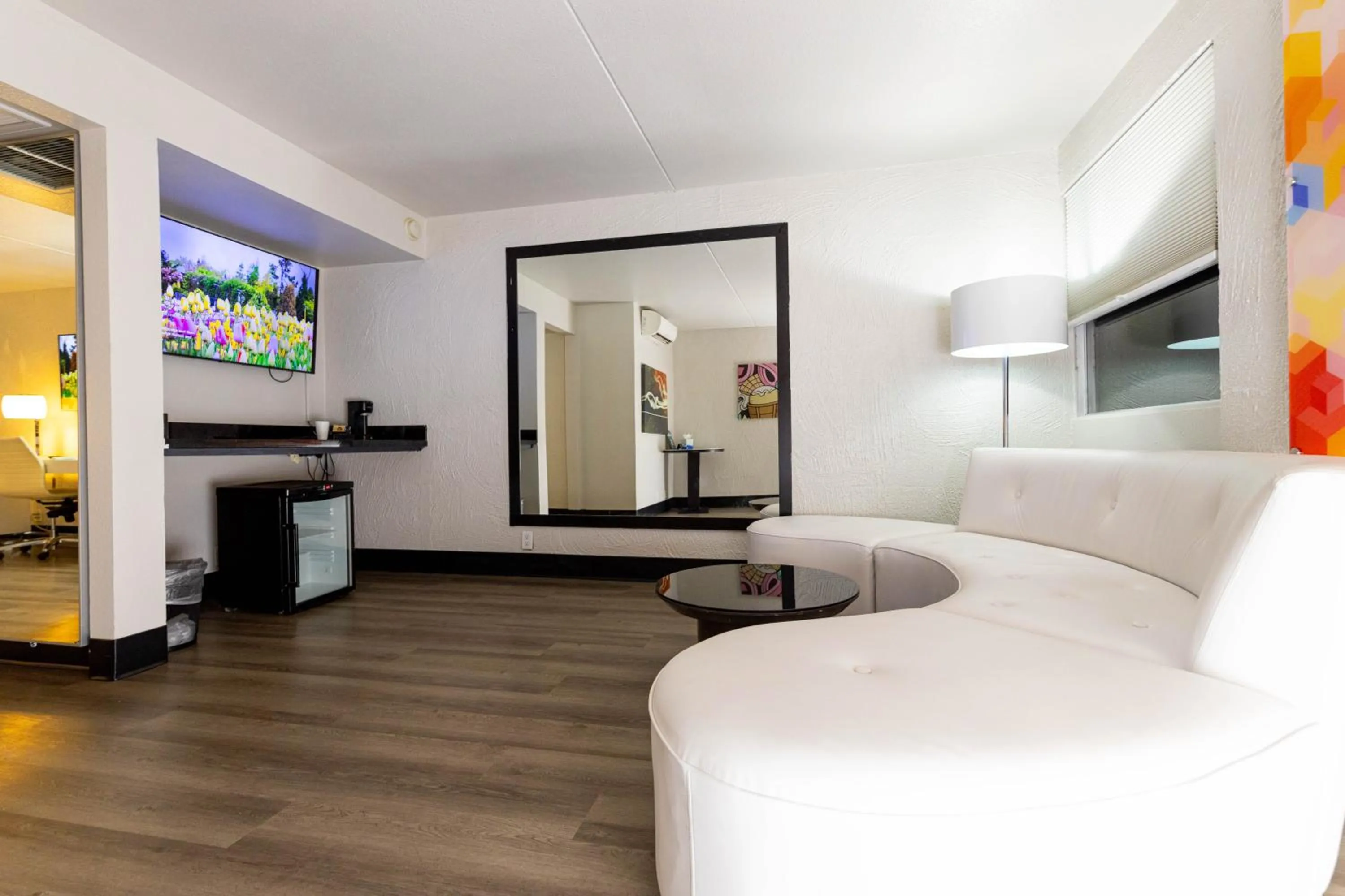 TV and multimedia in The Clarendon Hotel & Spa, BW Signature Collection