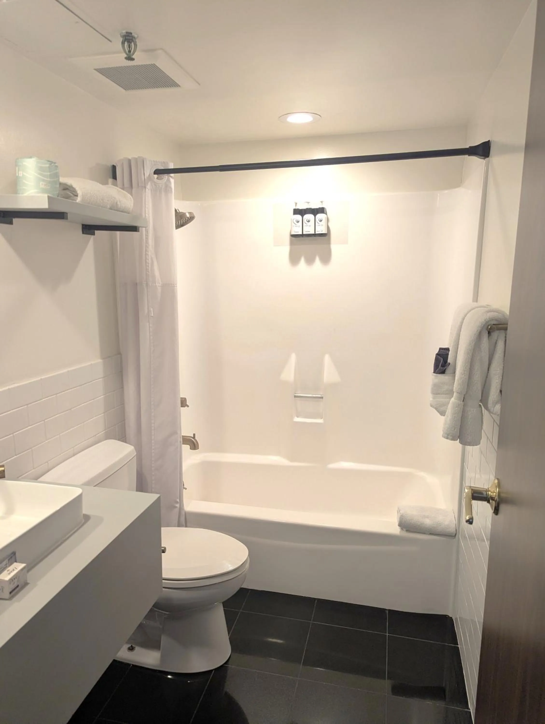 Bathroom in The Clarendon Hotel & Spa, BW Signature Collection