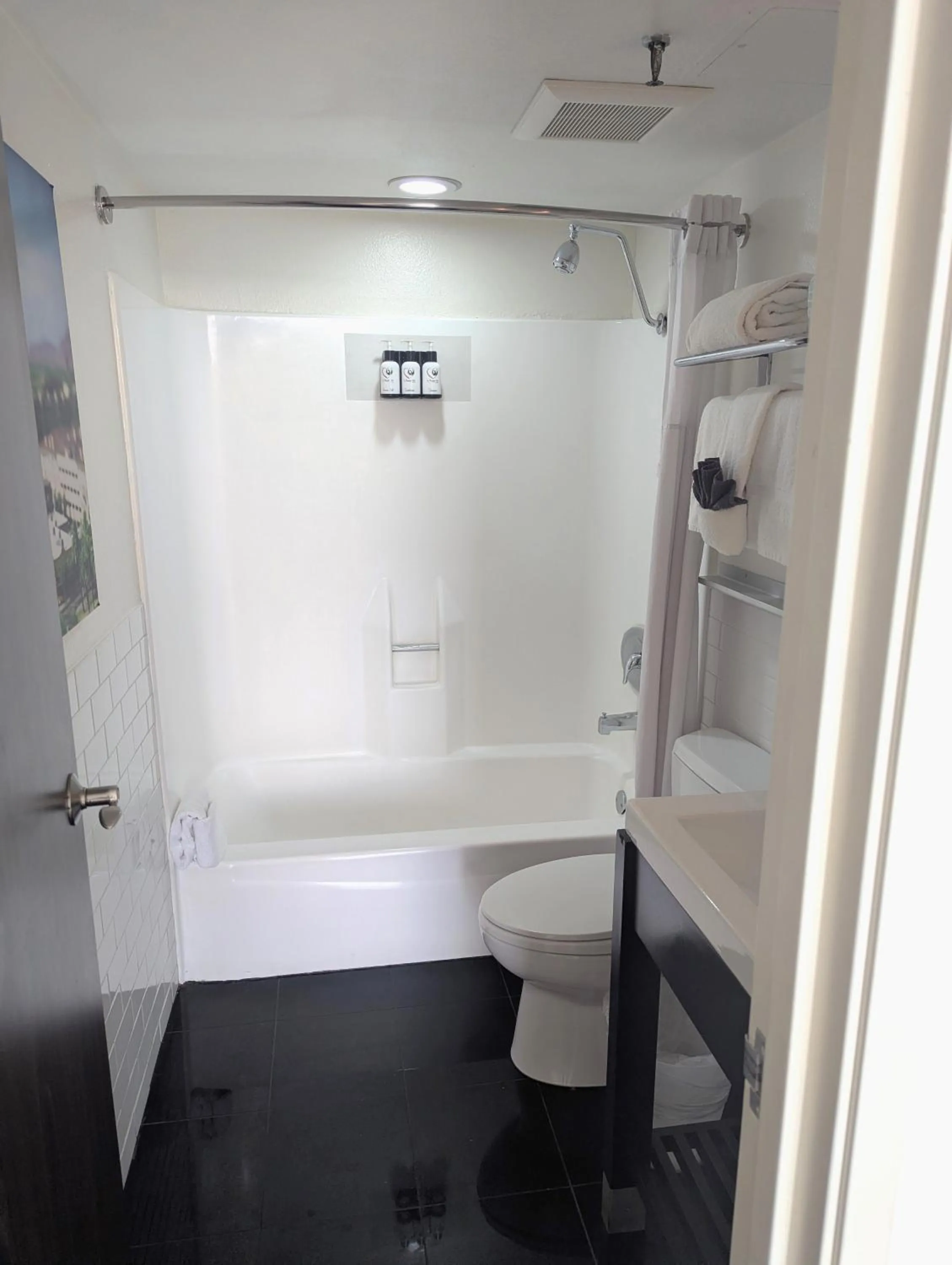 Bath in The Clarendon Hotel & Spa, BW Signature Collection