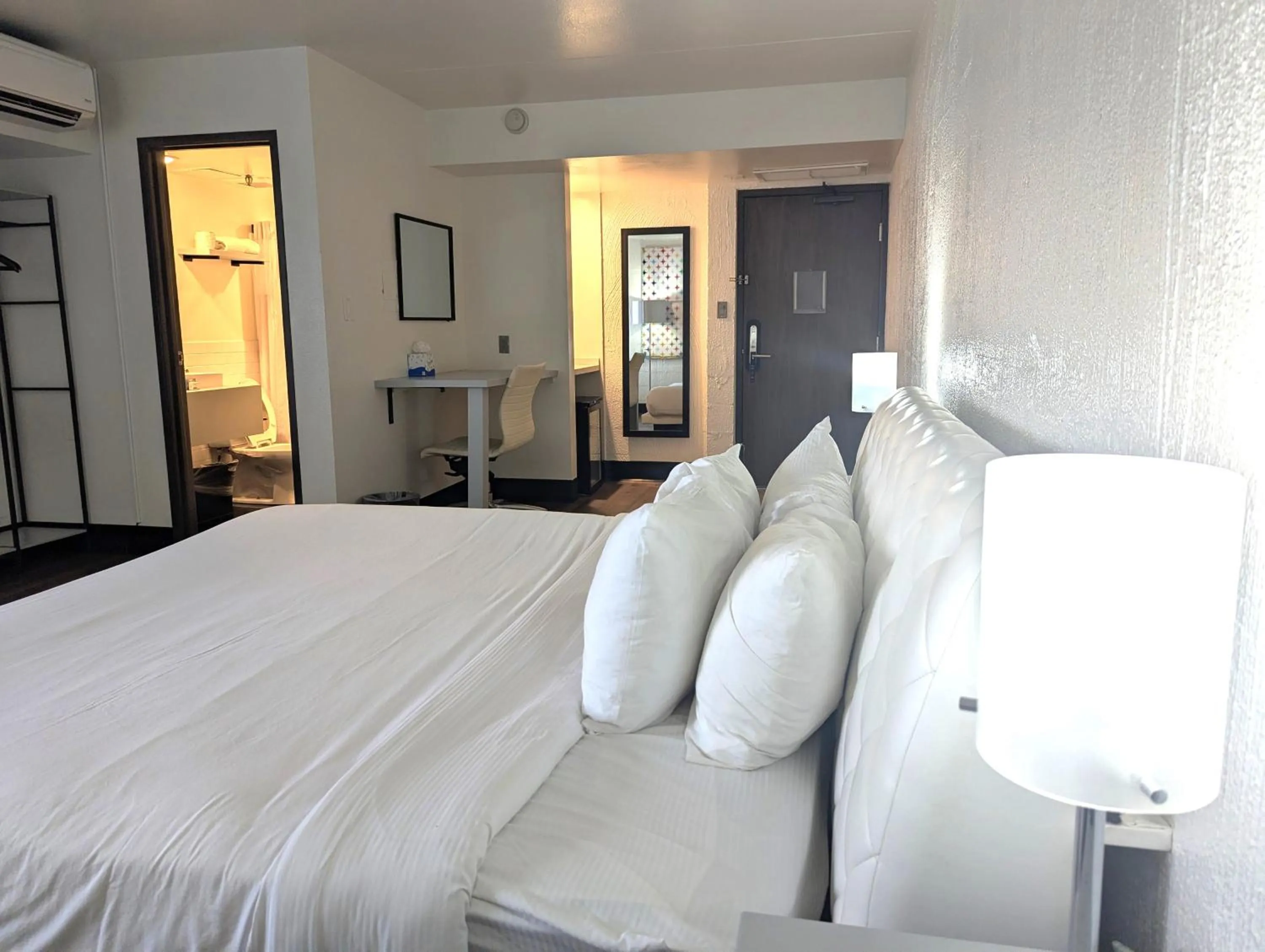 Bedroom, Bed in The Clarendon Hotel & Spa, BW Signature Collection