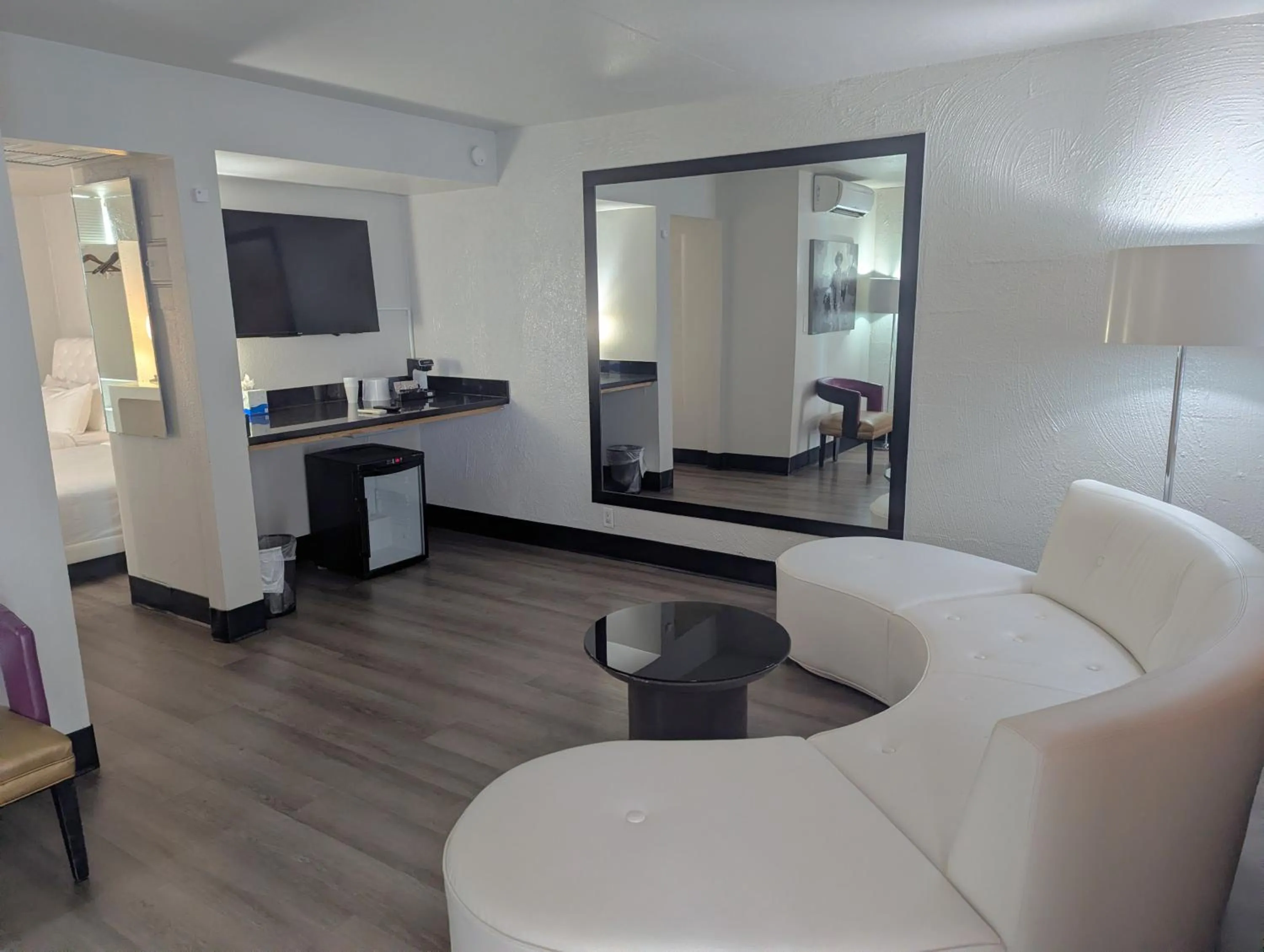 Seating area in The Clarendon Hotel & Spa, BW Signature Collection