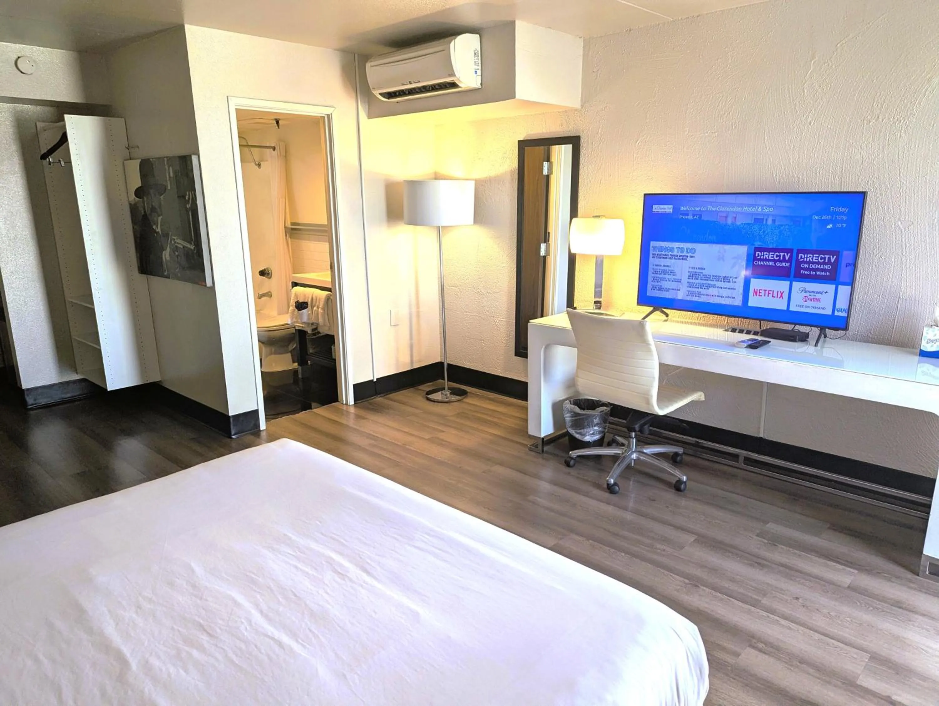 Bathroom, Bed in The Clarendon Hotel & Spa, BW Signature Collection