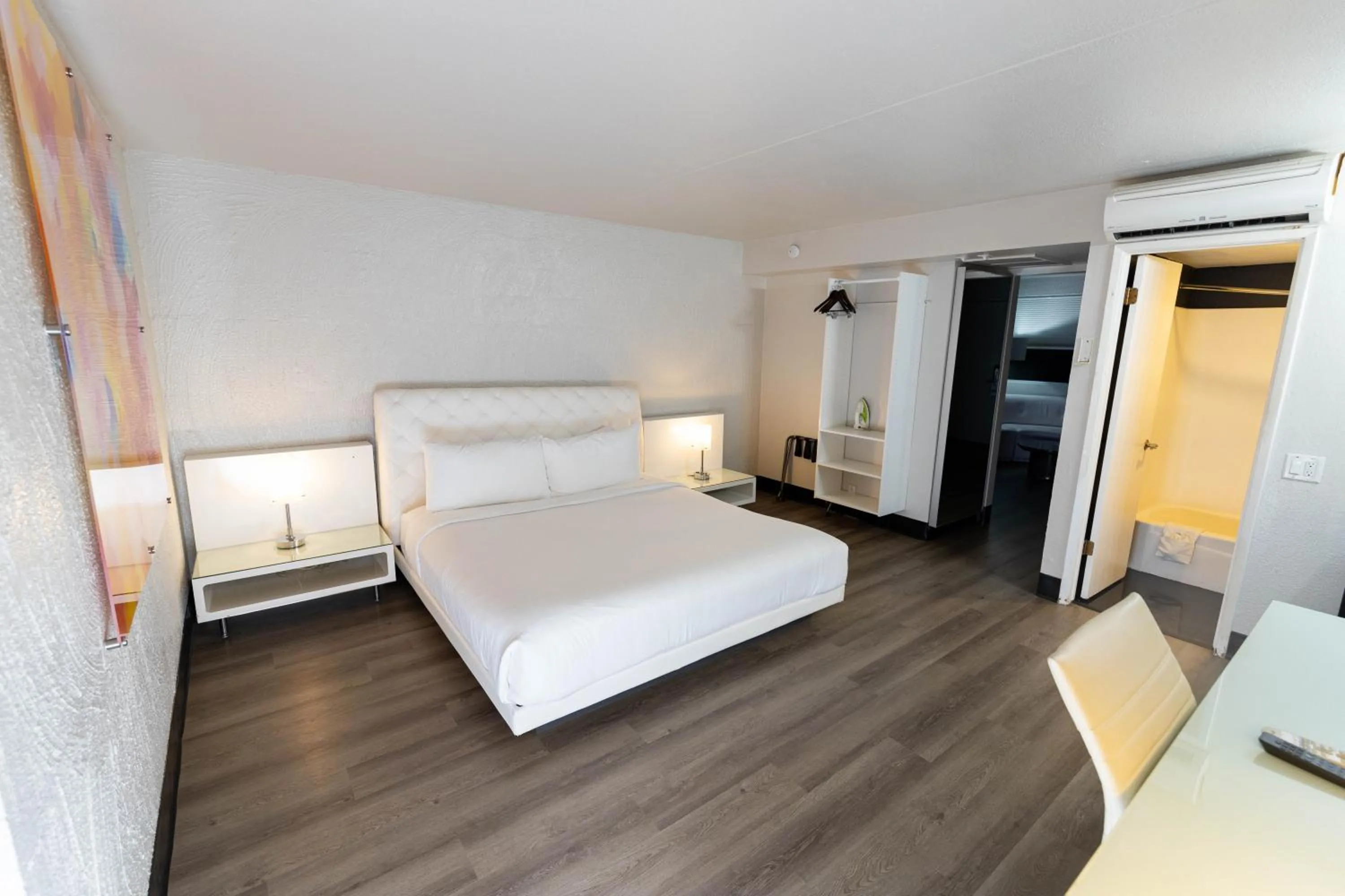 Bedroom, Bed in The Clarendon Hotel & Spa, BW Signature Collection