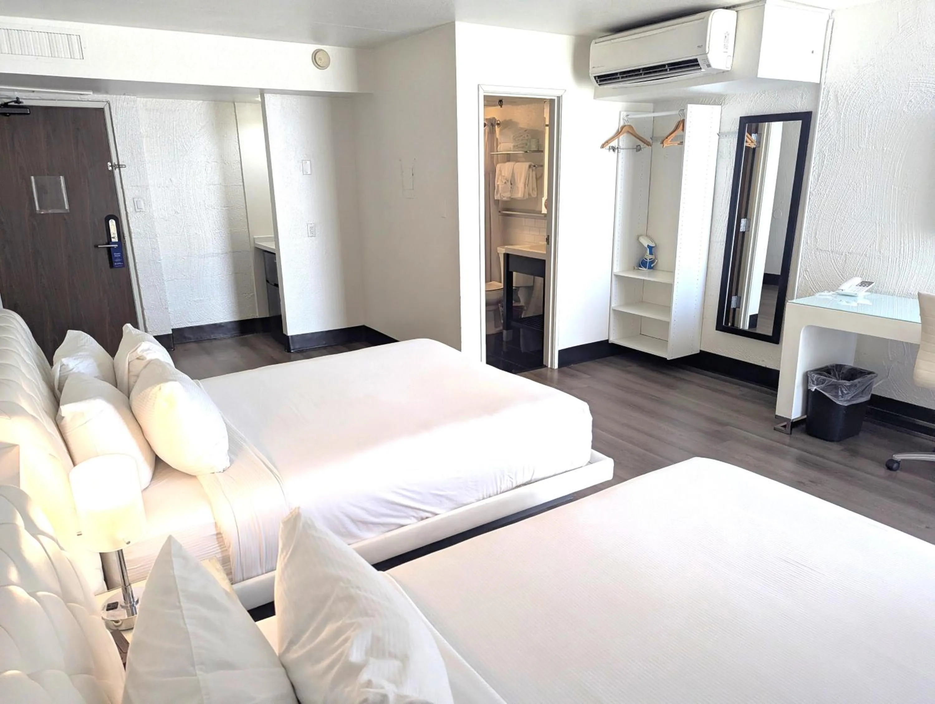 Bedroom, Bed in The Clarendon Hotel & Spa, BW Signature Collection