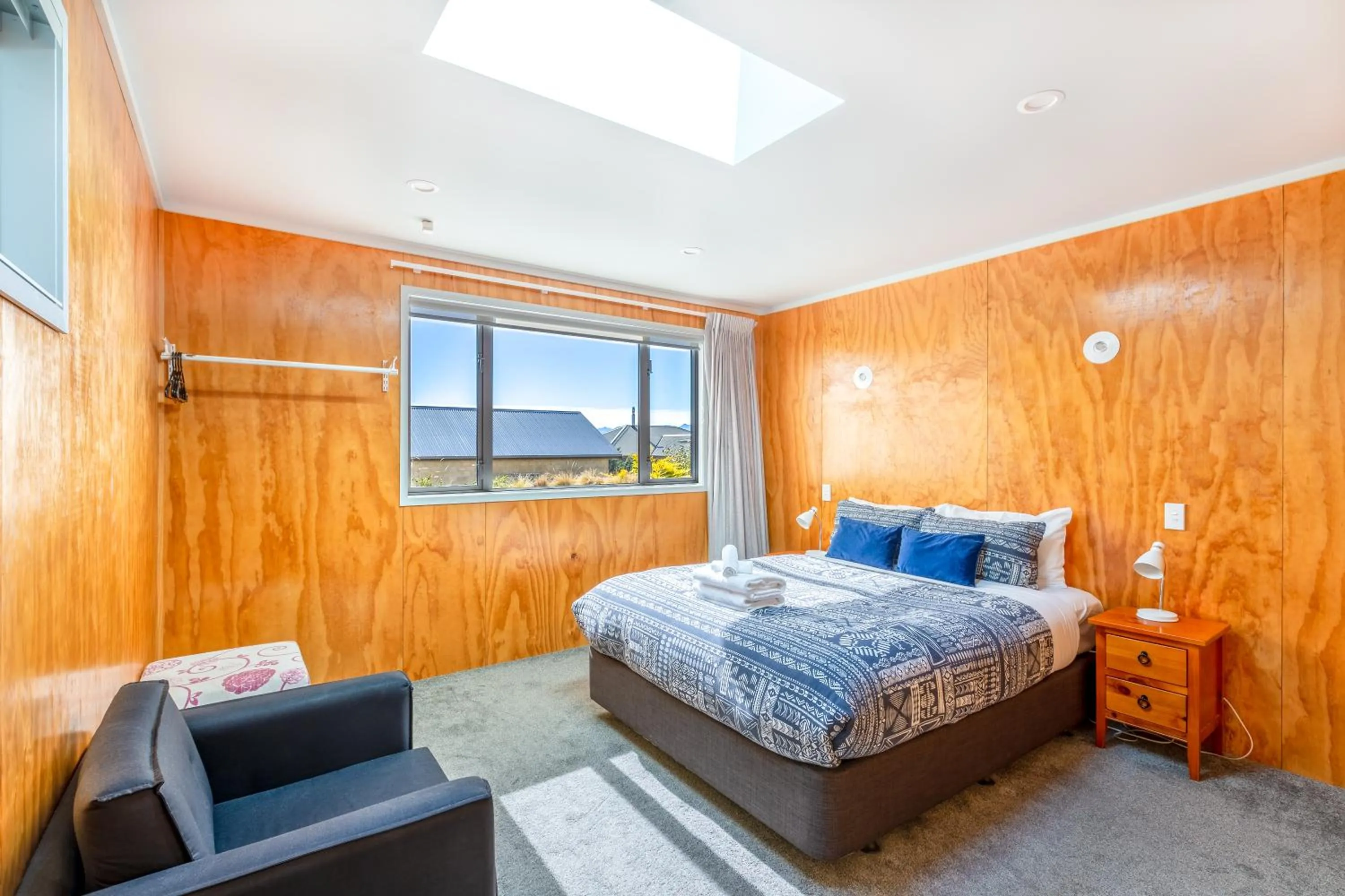 Bedroom, Bed in Tekapo Blue Cottage