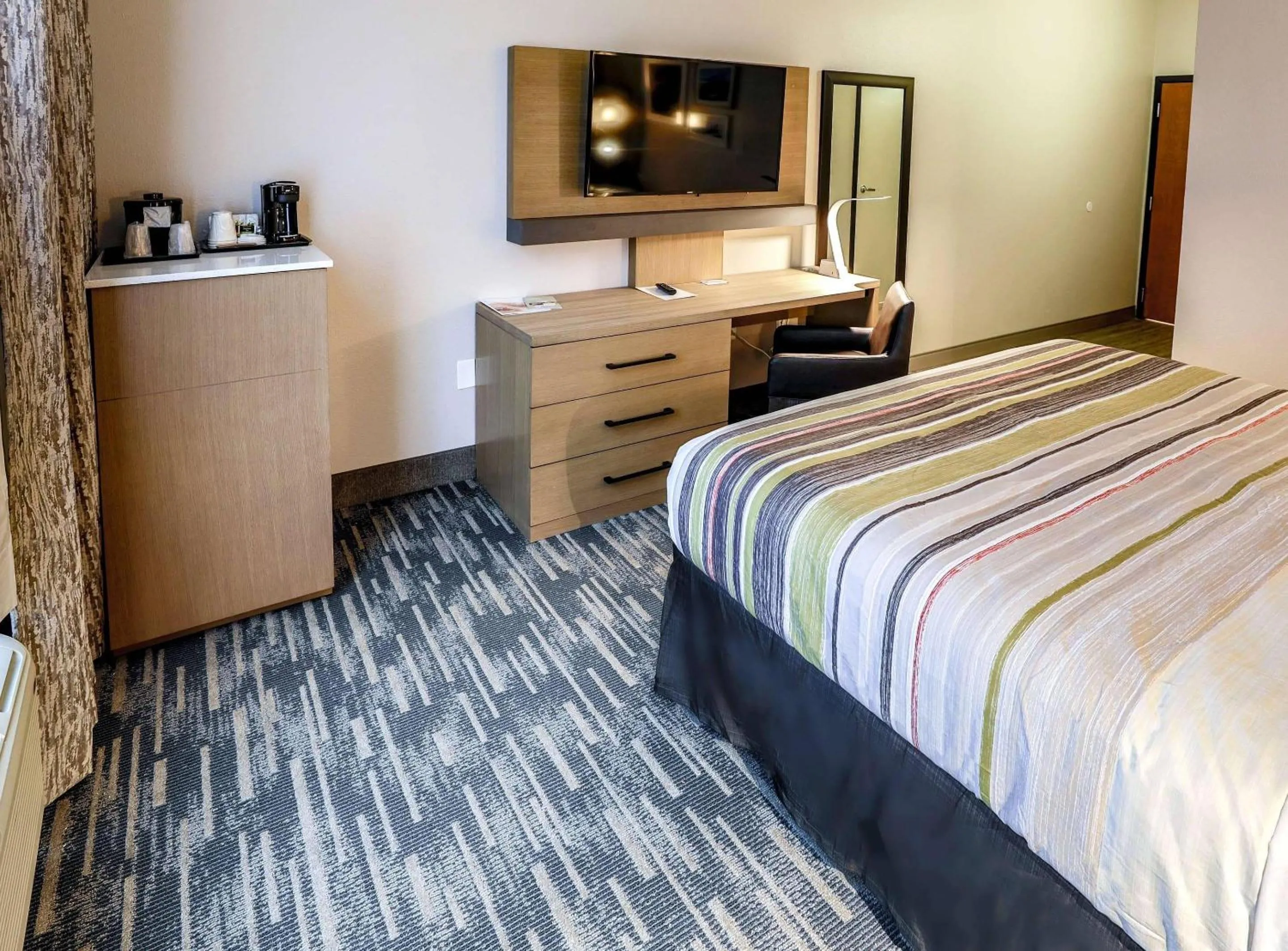 Bedroom, Bed in Country Inn & Suites by Radisson Nashville Airport TN