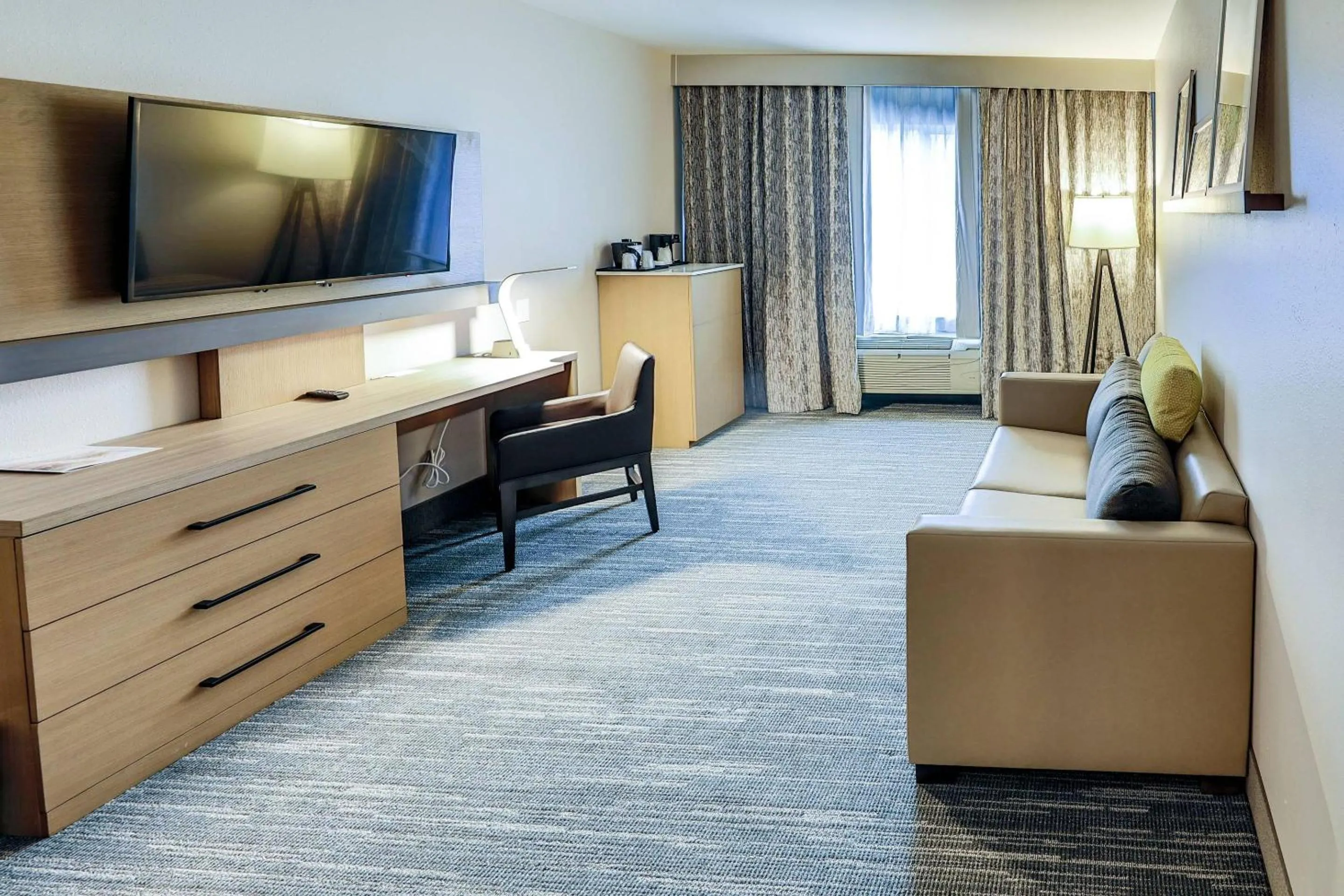 Bedroom, Bed in Country Inn & Suites by Radisson Nashville Airport TN
