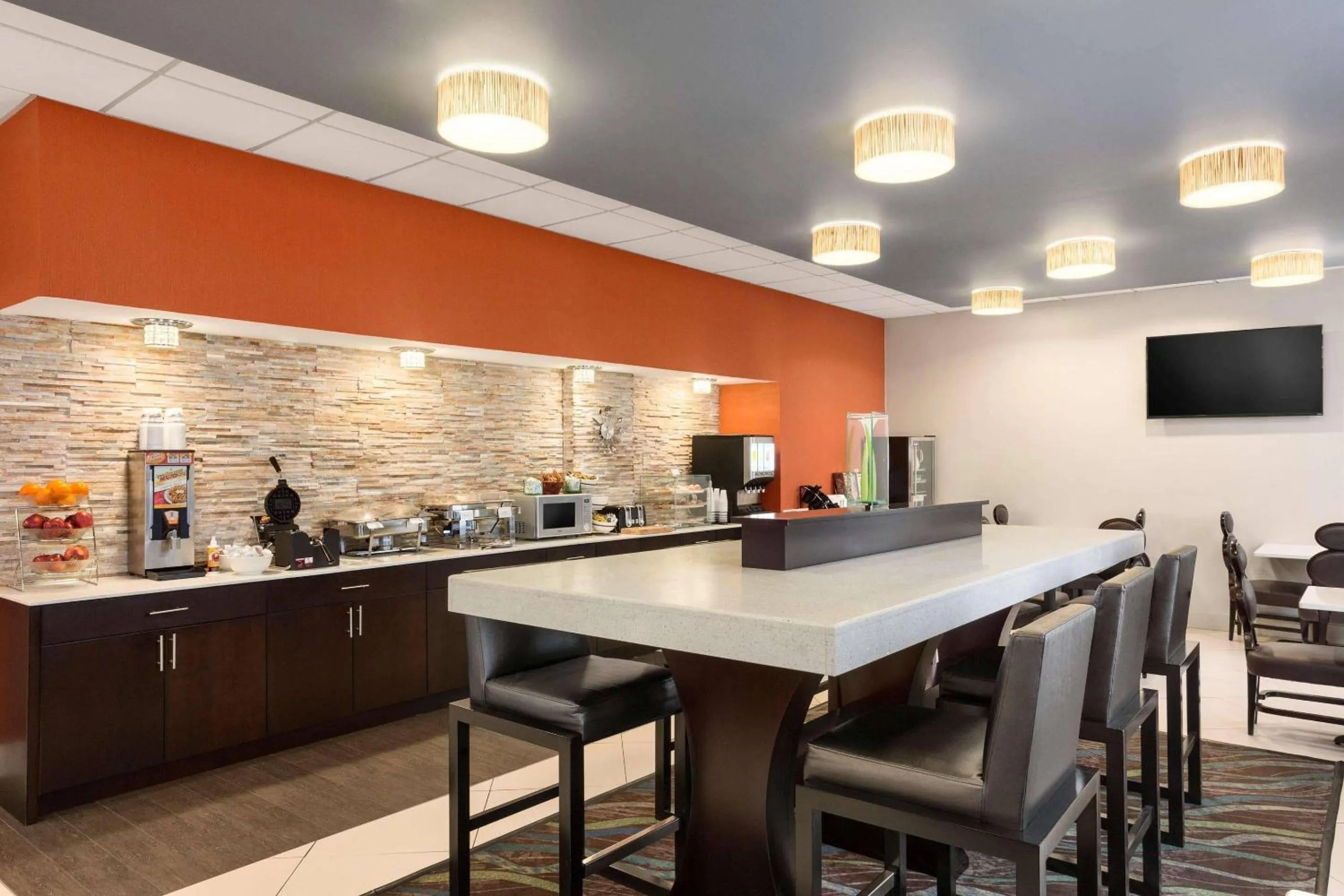 Breakfast in Country Inn & Suites by Radisson Nashville Airport TN