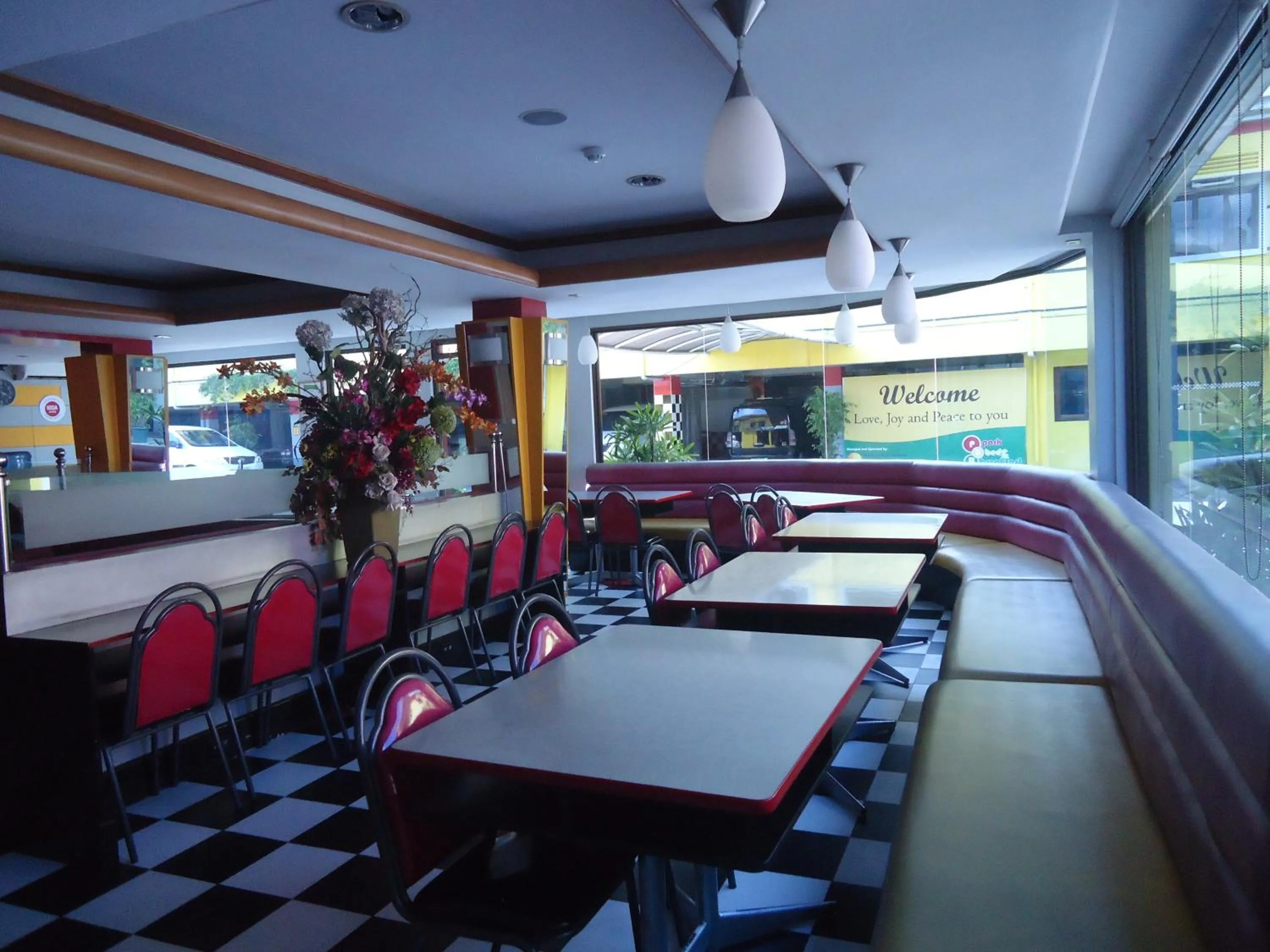 Restaurant/places to eat in Park Bed and Breakfast Hotel Pasay