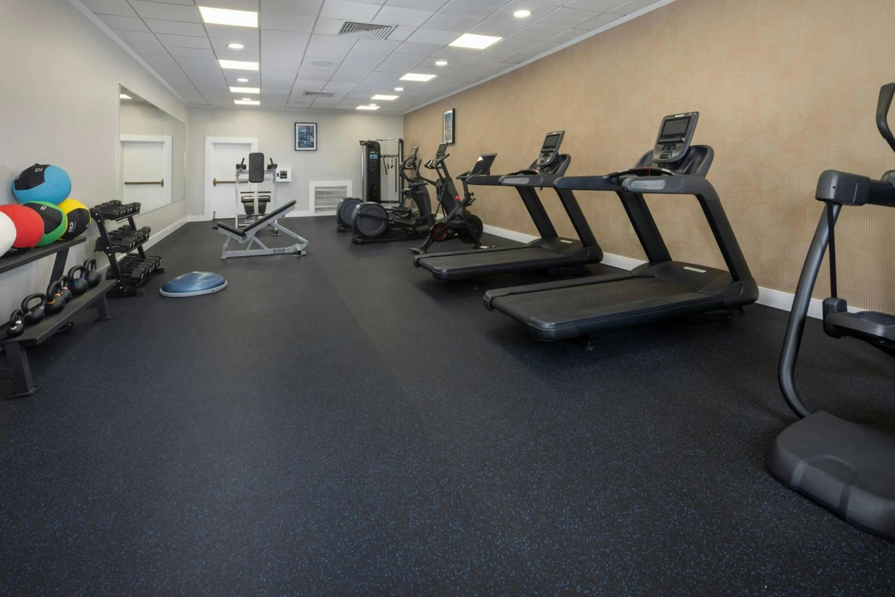 Fitness centre/facilities in Four Points by Sheraton Kansas City Airport