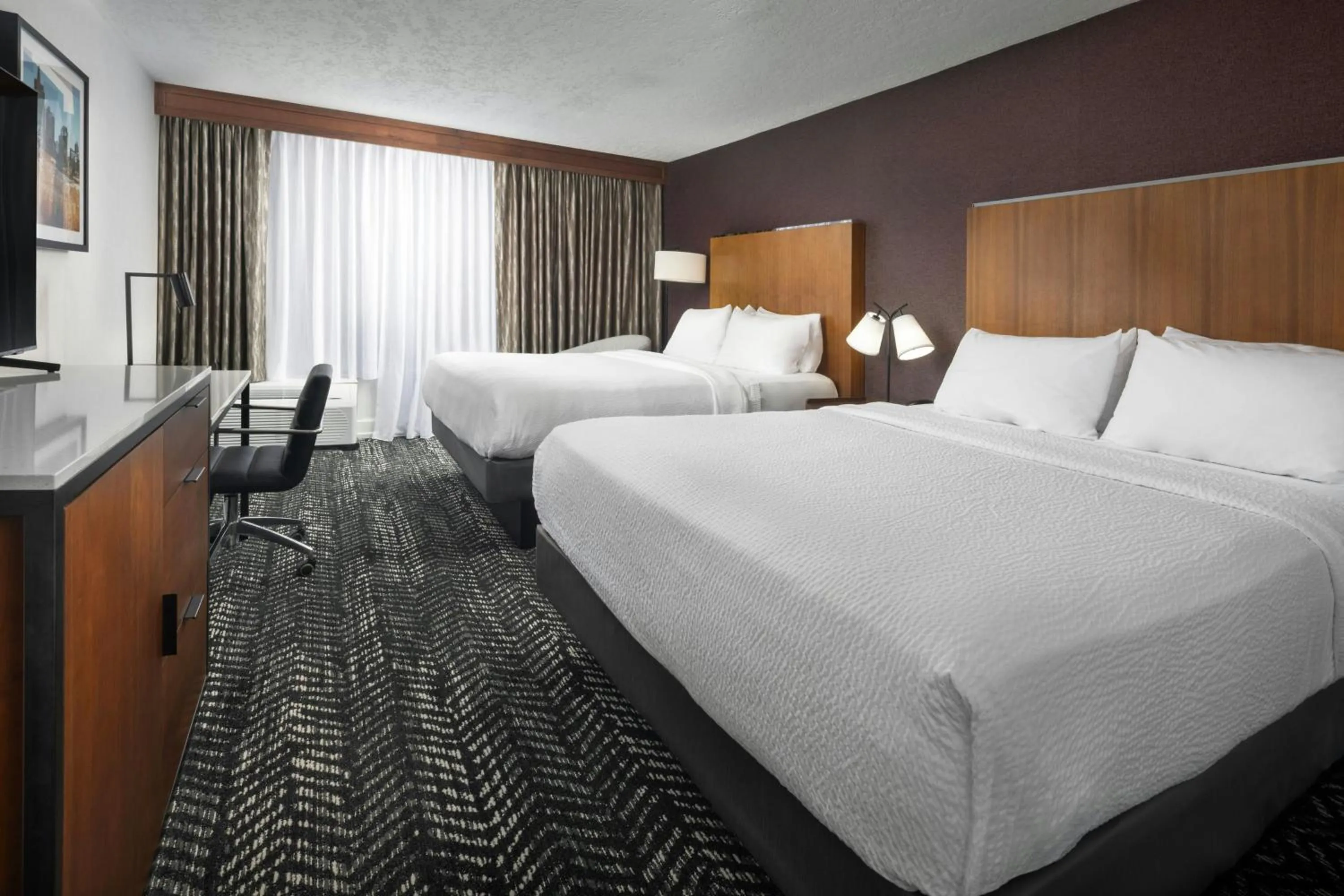Photo of the whole room, Bed in Four Points by Sheraton Kansas City Airport